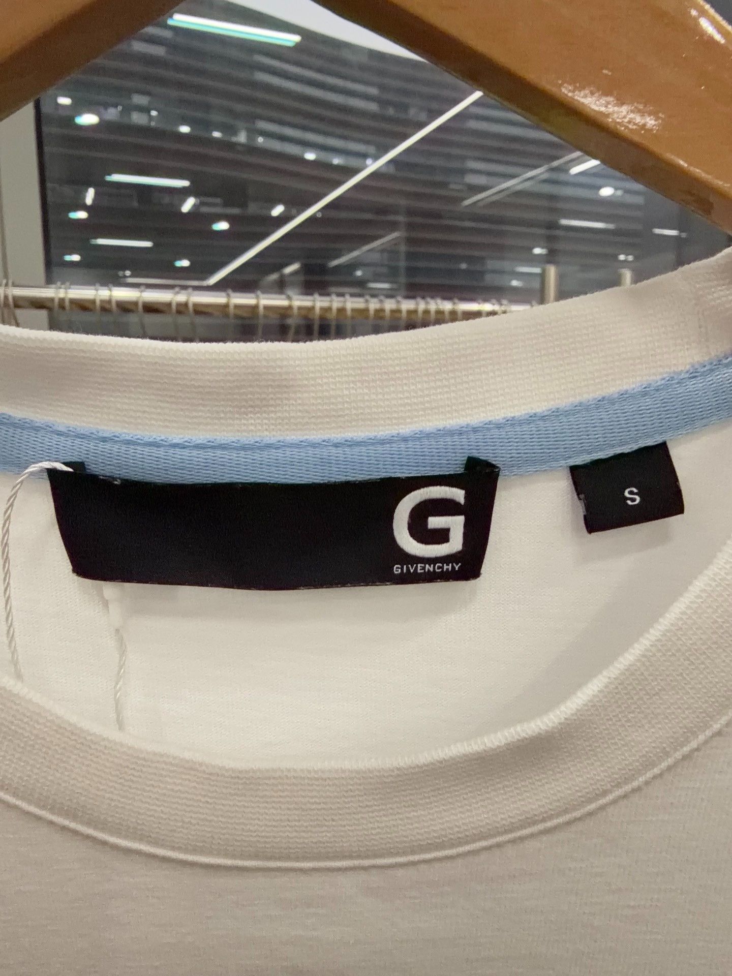 Givenchy Givenchy White Logo Beaded Short Sleeve Size US S / EU 44-46 / 1 - 3 Thumbnail
