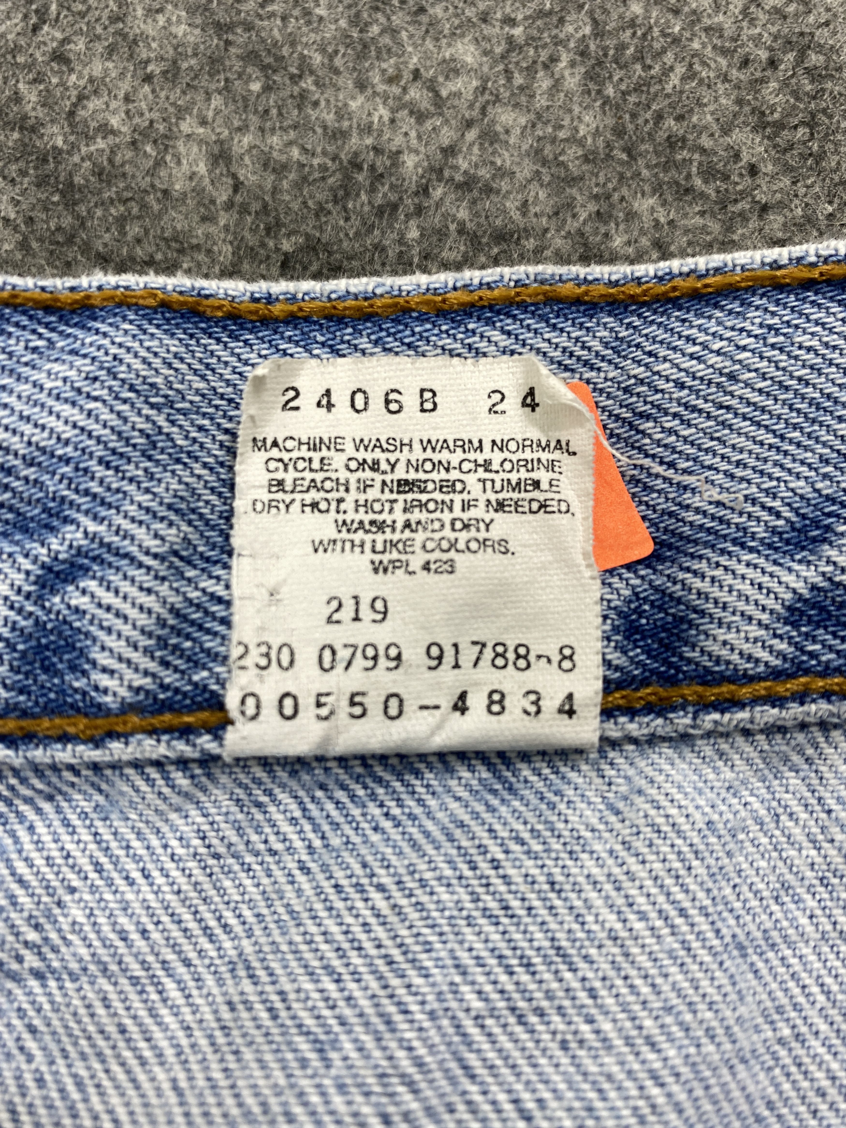 Levi's Mid Blue Vintage Levi's 550 Jeans 33x31 Denim -SJ015 Size US 33 - 9 Thumbnail