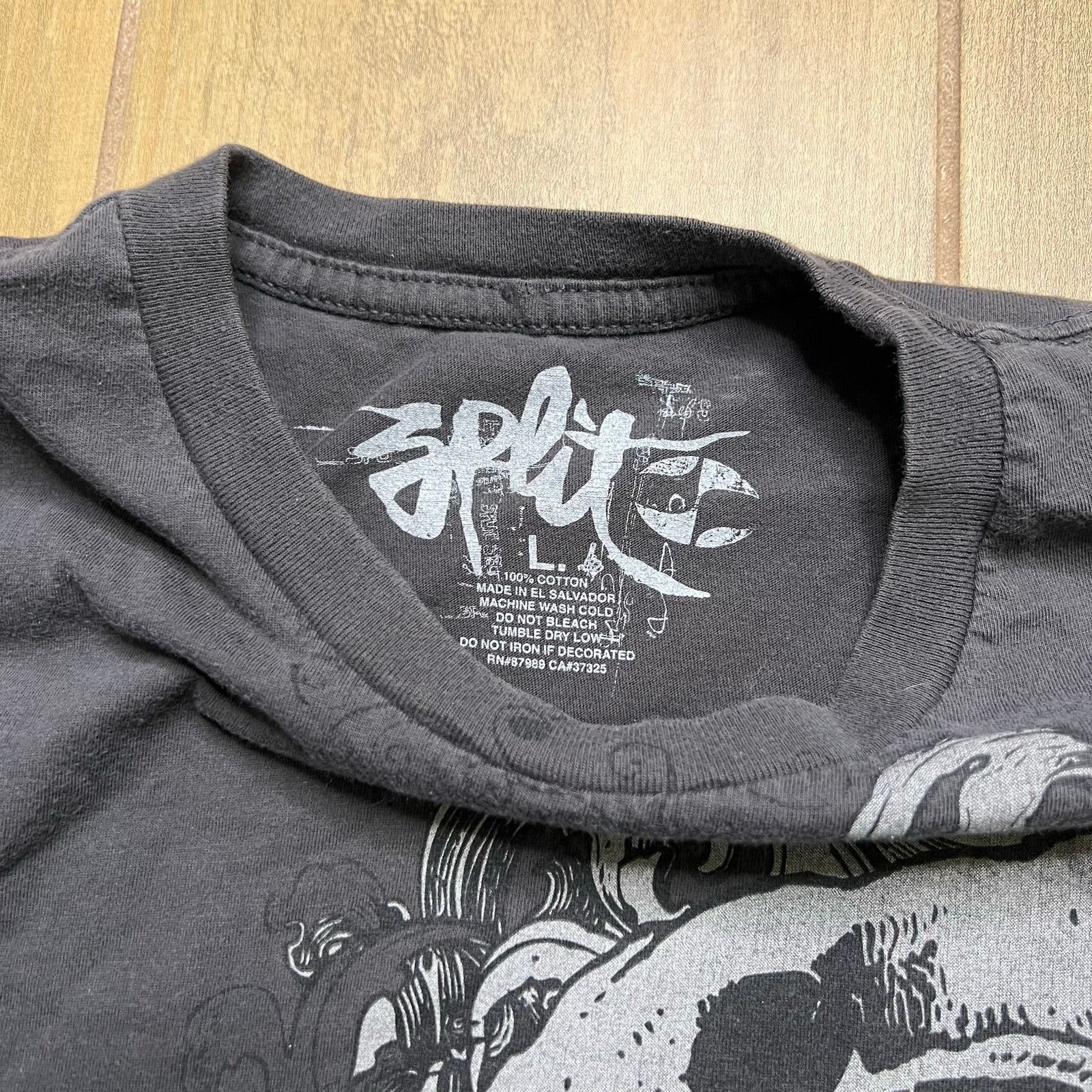Split Vintage Split Men Sz Large goth grunge cyber skull Y2K Size US L / EU 52-54 / 3 - 3 Thumbnail