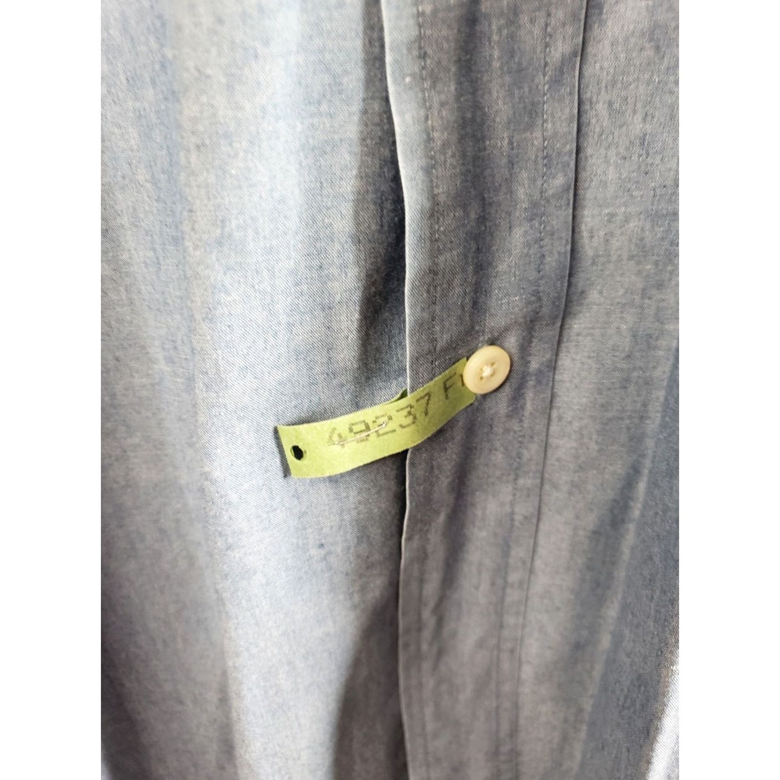 Roundtree & Yorke VINTAGE Roundtree Yorke Mens Denim Shirt XL Light Blue Short Sleeve Button-Up Regular Fit Classic 90s Mens Size US XL / EU 56 / 4 - 7 Thumbnail
