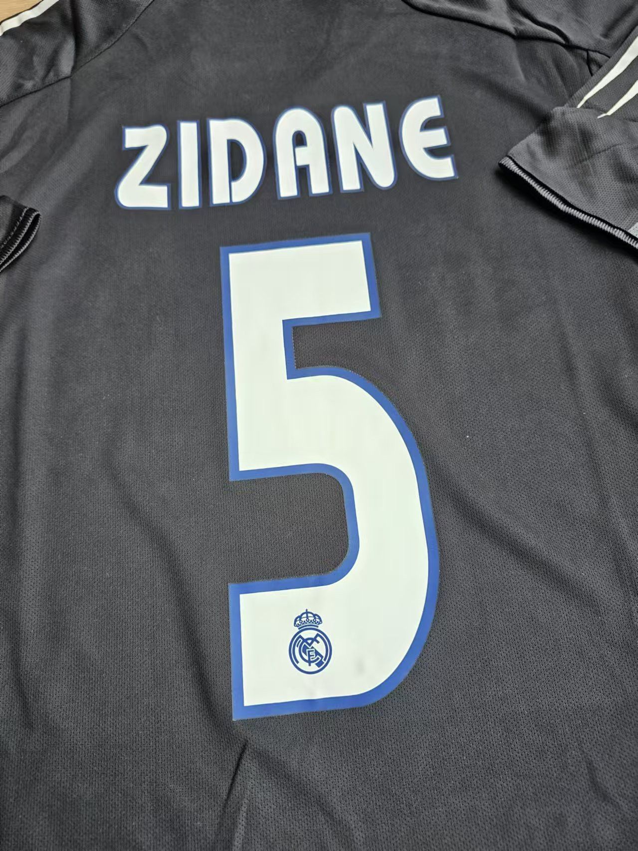 Other 2004 05 Real Madrid #5 Zidane Jersey Away Size US M / EU 48-50 / 2 - 4 Thumbnail