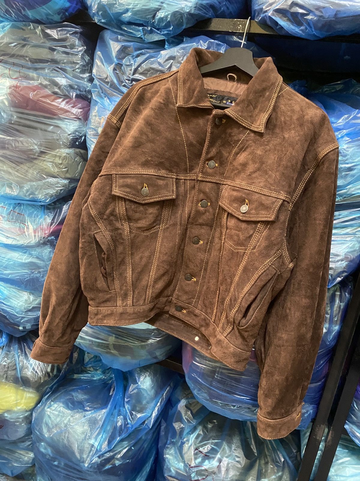 Strawberry Vintage Strawberry USA Brown Suede Leather Trucker Jacket Size US L / EU 52-54 / 3 - 2 Thumbnail