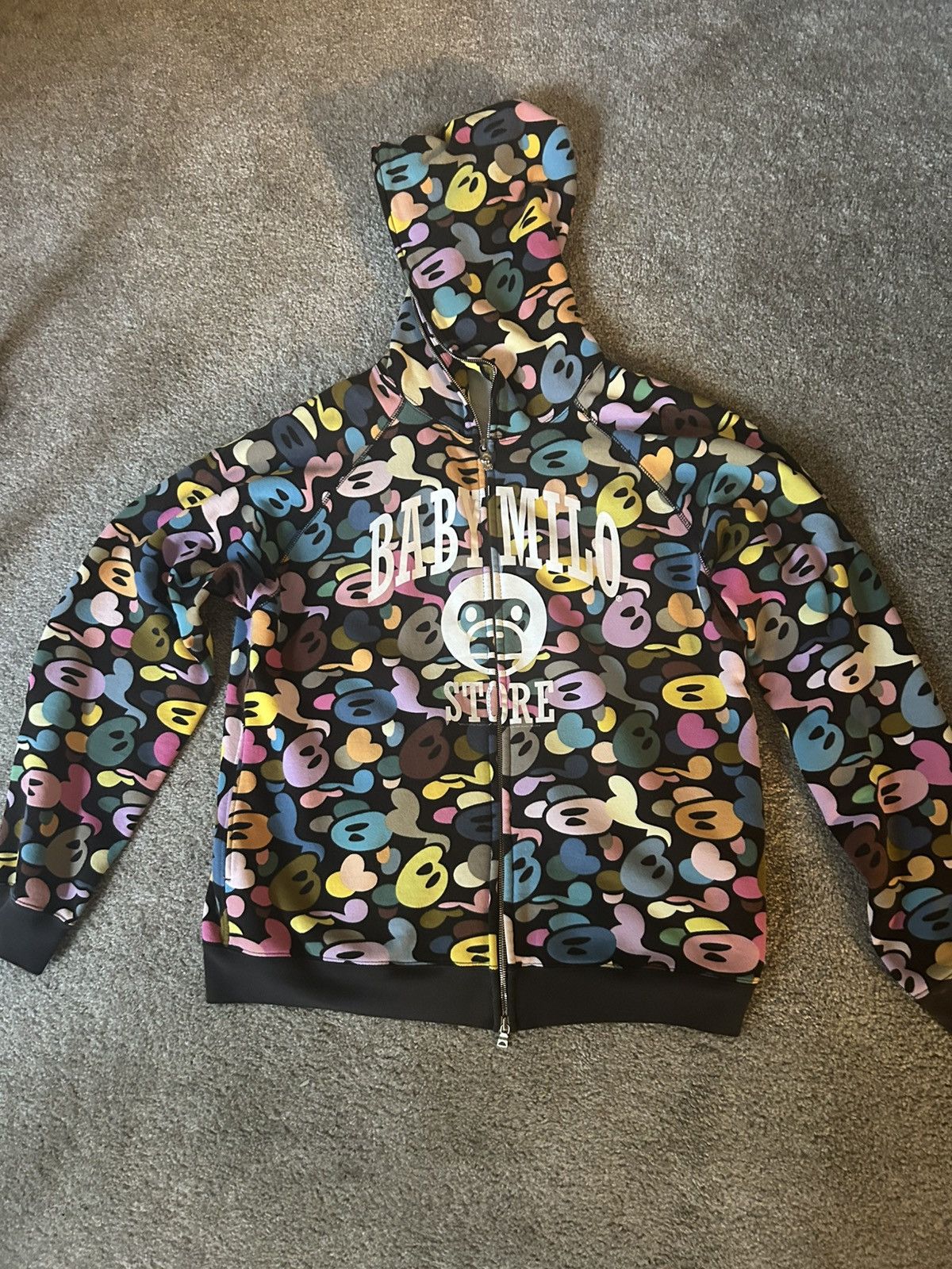 vintage 2002 Xmas milo design sweat