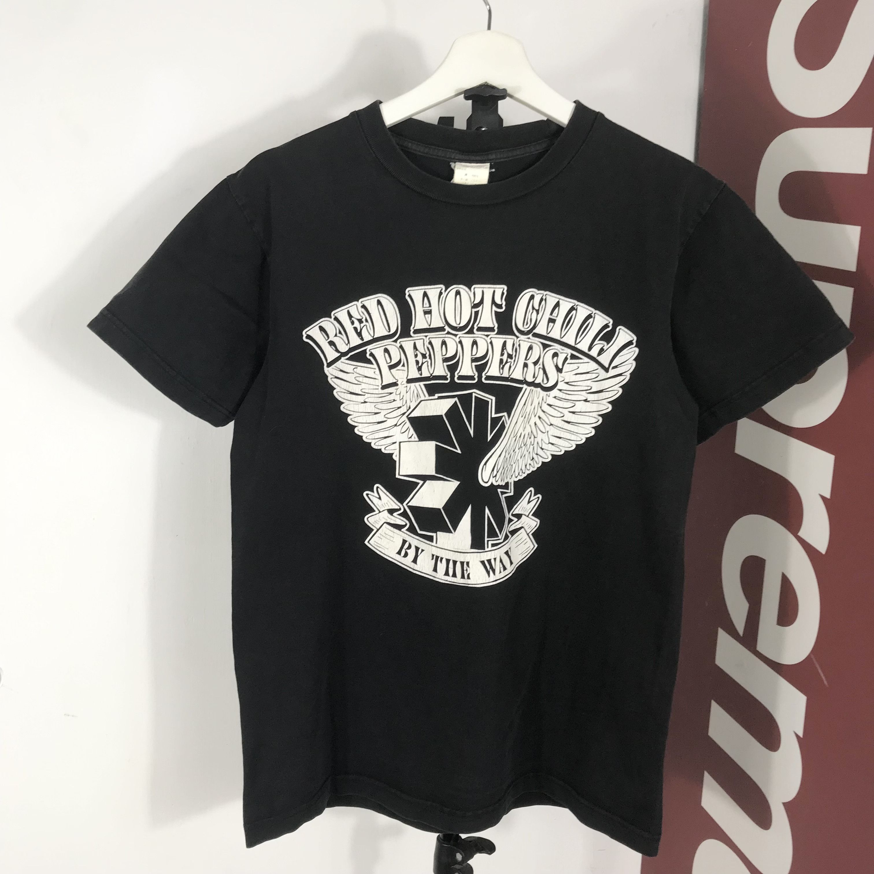 Band Tees Vintage 00s Red hot chili pepers by the way tour bandShirt Size US M / EU 48-50 / 2 - 2 Thumbnail