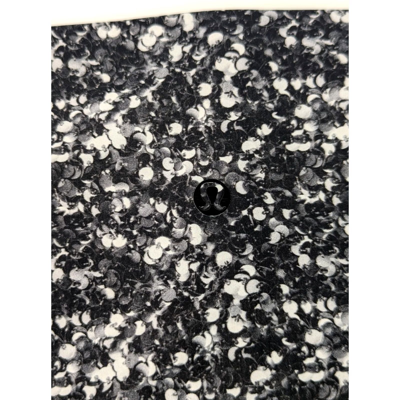 Lululemon Lululemon Align Leggings Women 4 Black White Confetti Print EUC Stretch Yoga Pants Size 27" / US 4 / IT 40 - 7 Thumbnail