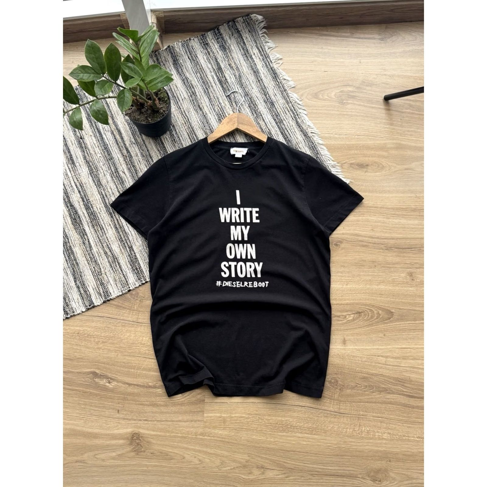 Diesel VINTAGE Diesel “I Write My Own Story” Graphic Print Logo Black T Shirt M Men Size US M / EU 48-50 / 2 - 2 Thumbnail