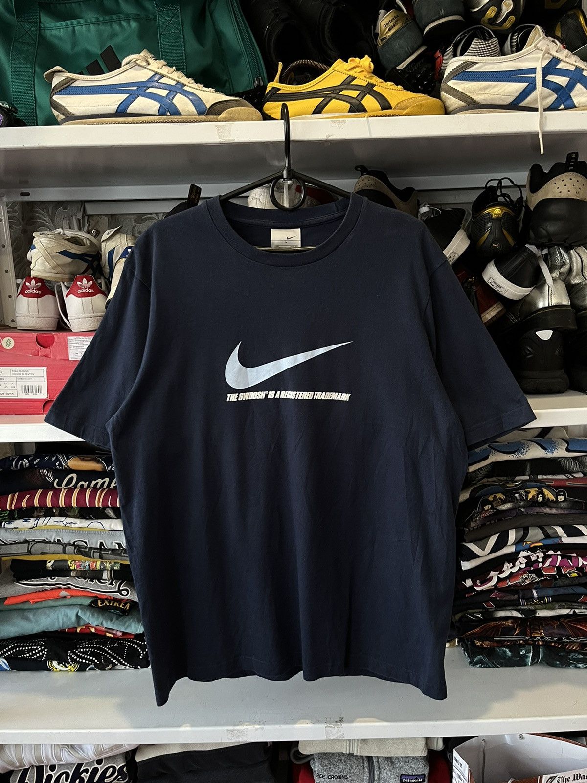 Nike Nike Vintage 90s Faded Big Swoosh Center Logo Tee Shirt Size US L / EU 52-54 / 3 - 1 Thumbnail