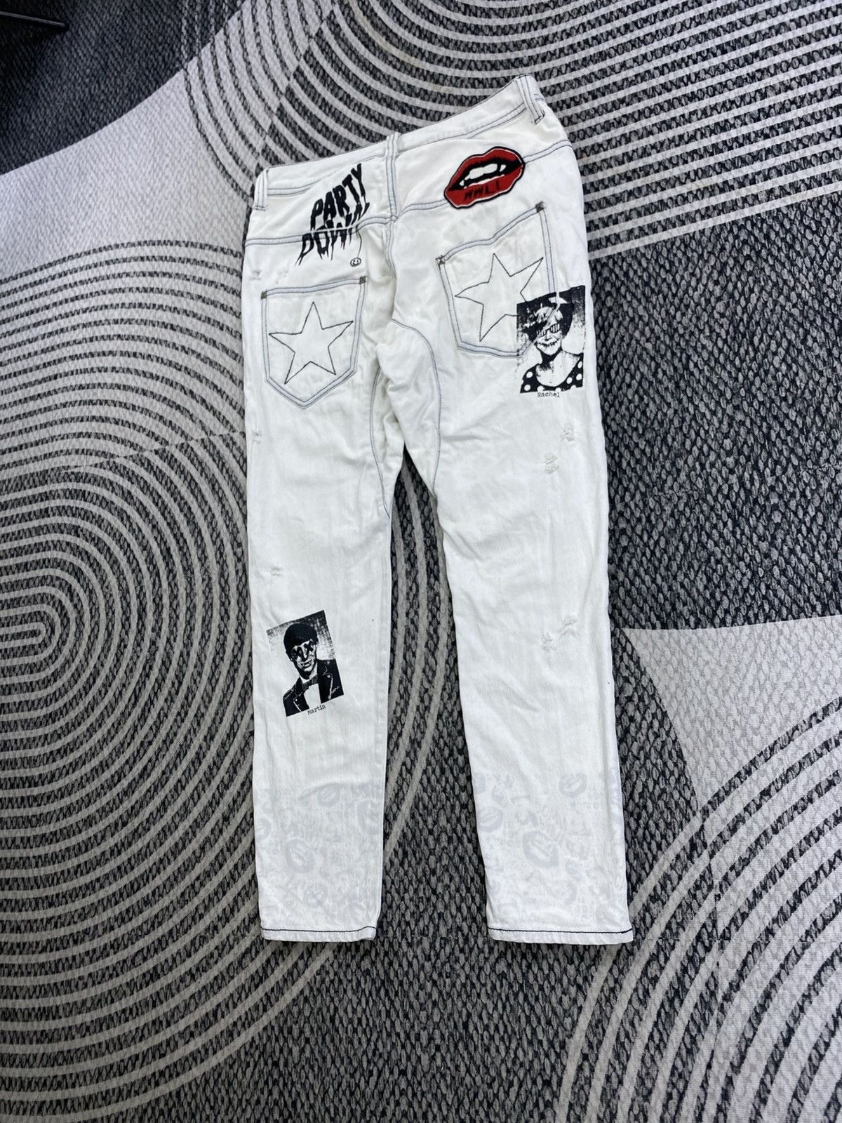 Worldwide Youth Vtg Worldwide Love Distressed Graphic Print Jeans Size US 31 - 6 Thumbnail