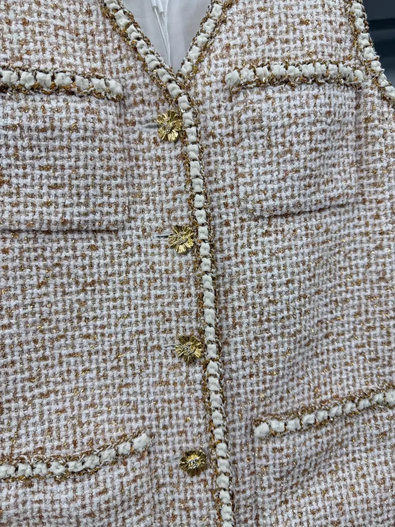 Chanel Chanel 26C gold beige vest jacket Size XS / US 0-2 / IT 36-38 - 2 Thumbnail
