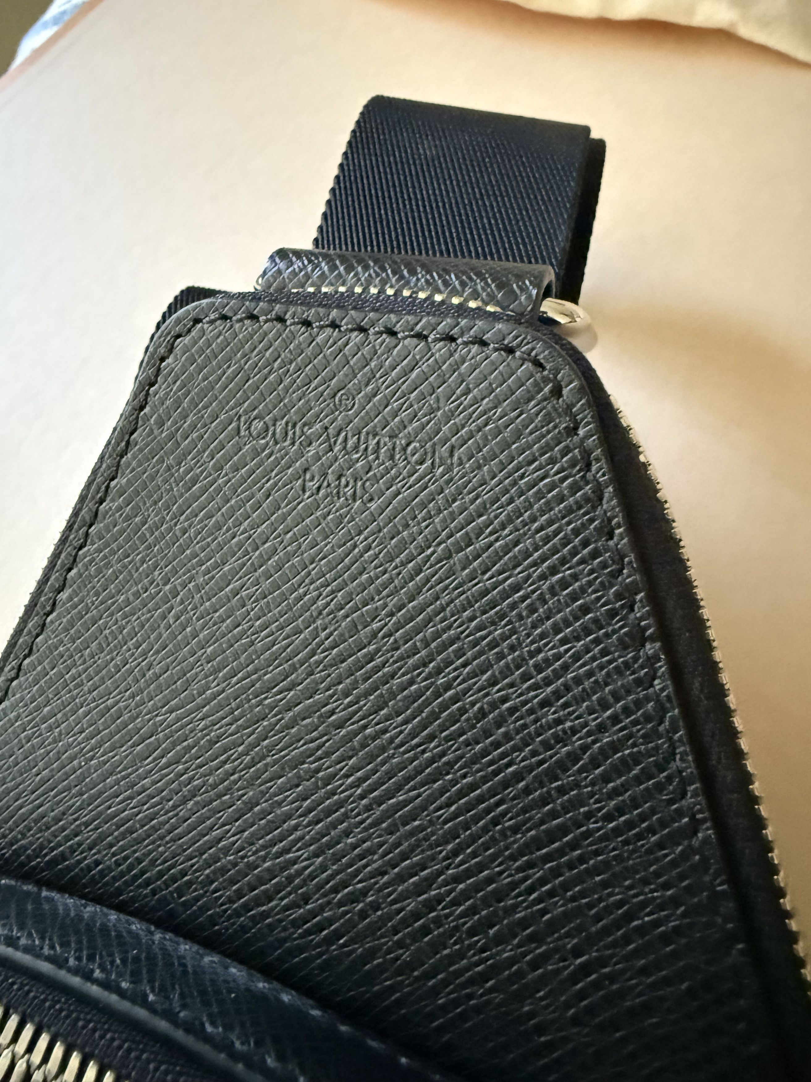Louis Vuitton Avenue Slingbag Taiga Leather Size ONE SIZE - 13 Thumbnail