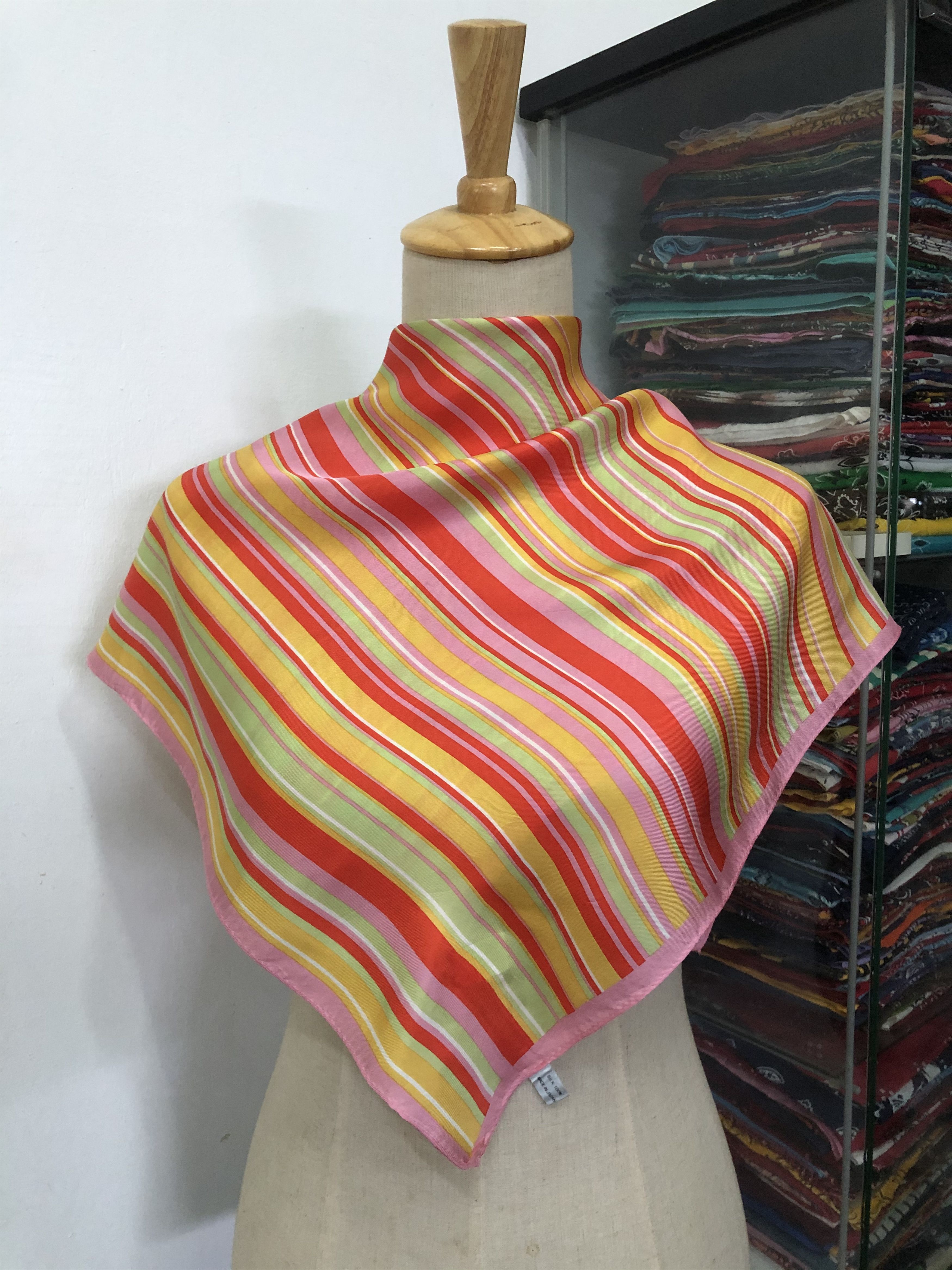 Vintage Vintage Silk Scarf Size ONE SIZE - 1 Thumbnail