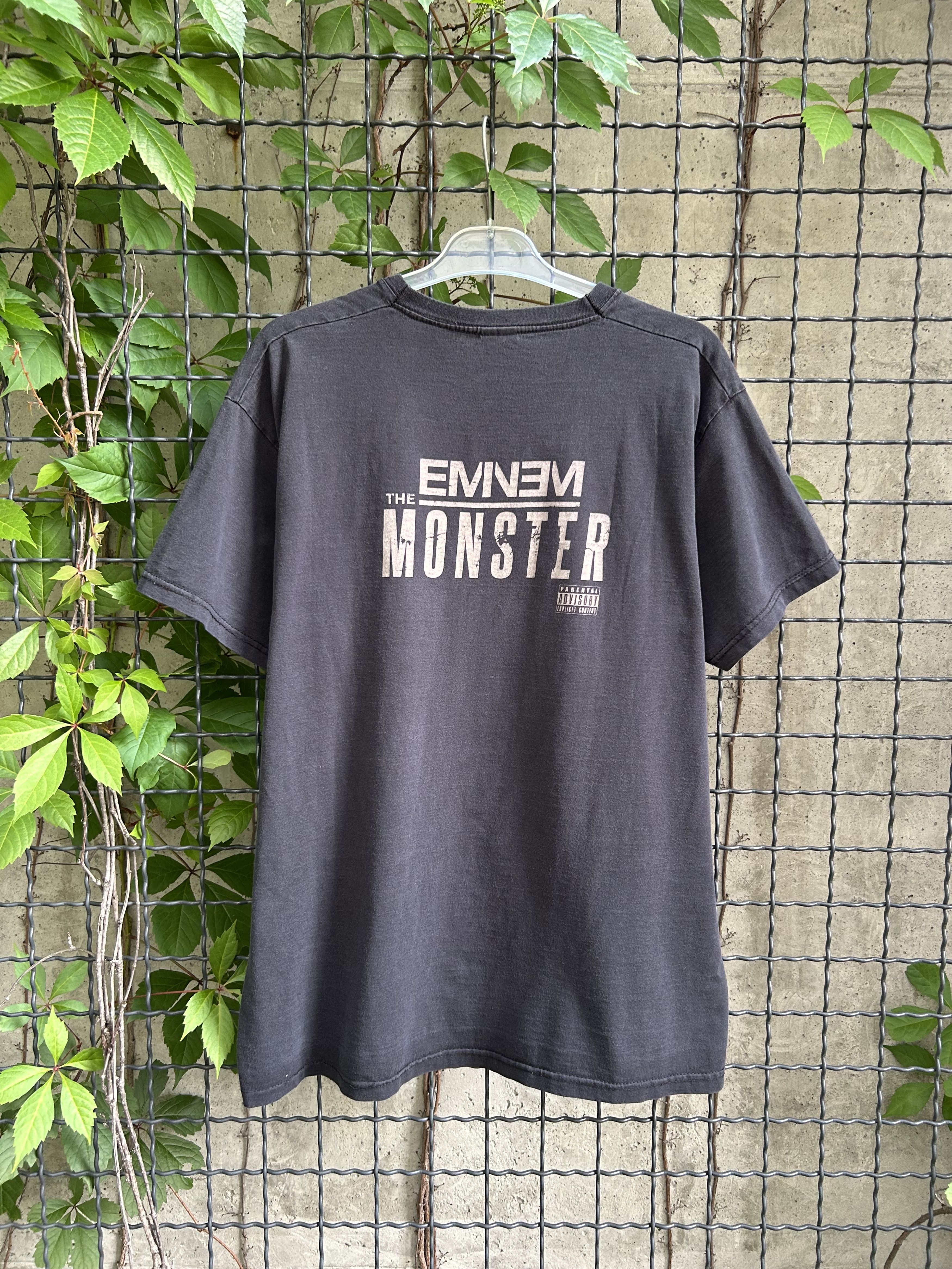 Rap Tees Vintage 2000s Eminem The Monster Rihanna Rap T-shirt Size US L / EU 52-54 / 3 - 2 Thumbnail
