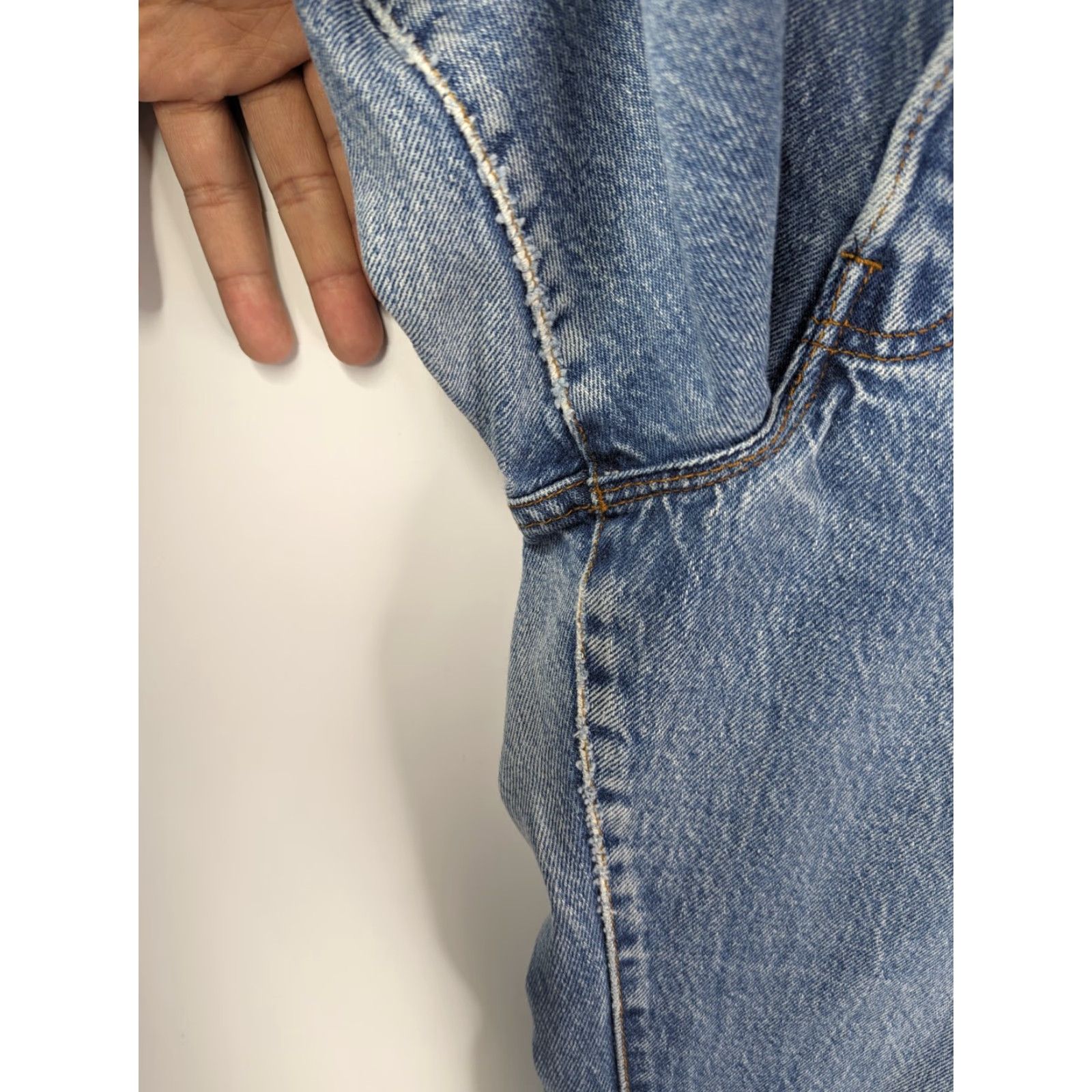 Levi's VINTAGE Levi's 501 Jeans Women Adult Size 15 Distressed Button Fly Denim Blue 5-Pocket Classic Fit Jeans Mens Womens Girls? Size 36" / US 14 / IT 50 - 2 Thumbnail