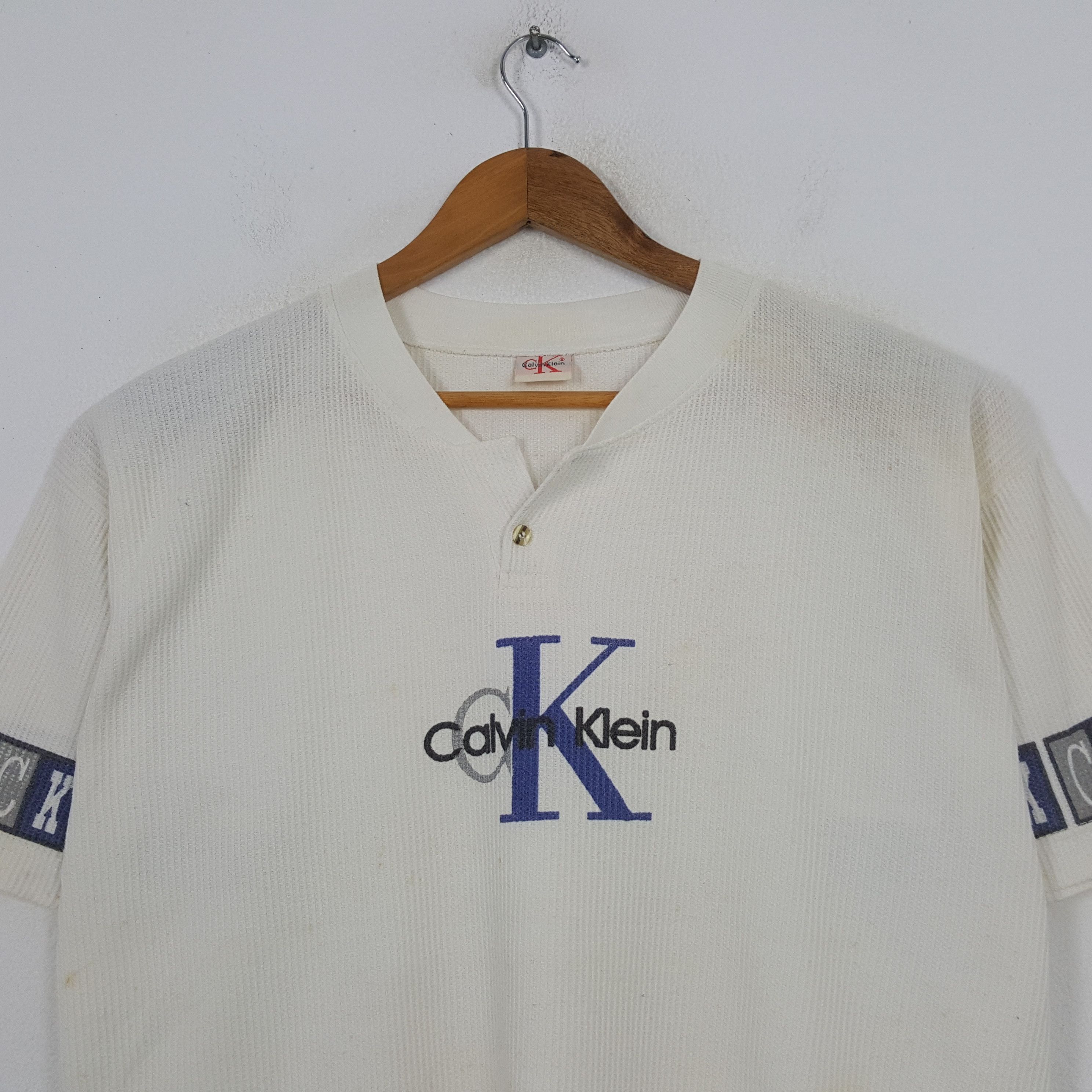 Calvin Klein Vintage Calvin Klein American Fashion Brand T-shirt RR4 Size US XL / EU 56 / 4 - 2 Thumbnail
