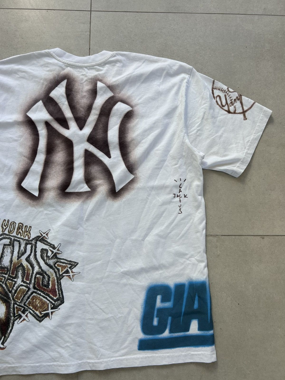 Travis Scott Travis Scott Fanatics Game Exclusive New Yor City White Tee Size US L / EU 52-54 / 3 - 5 Thumbnail