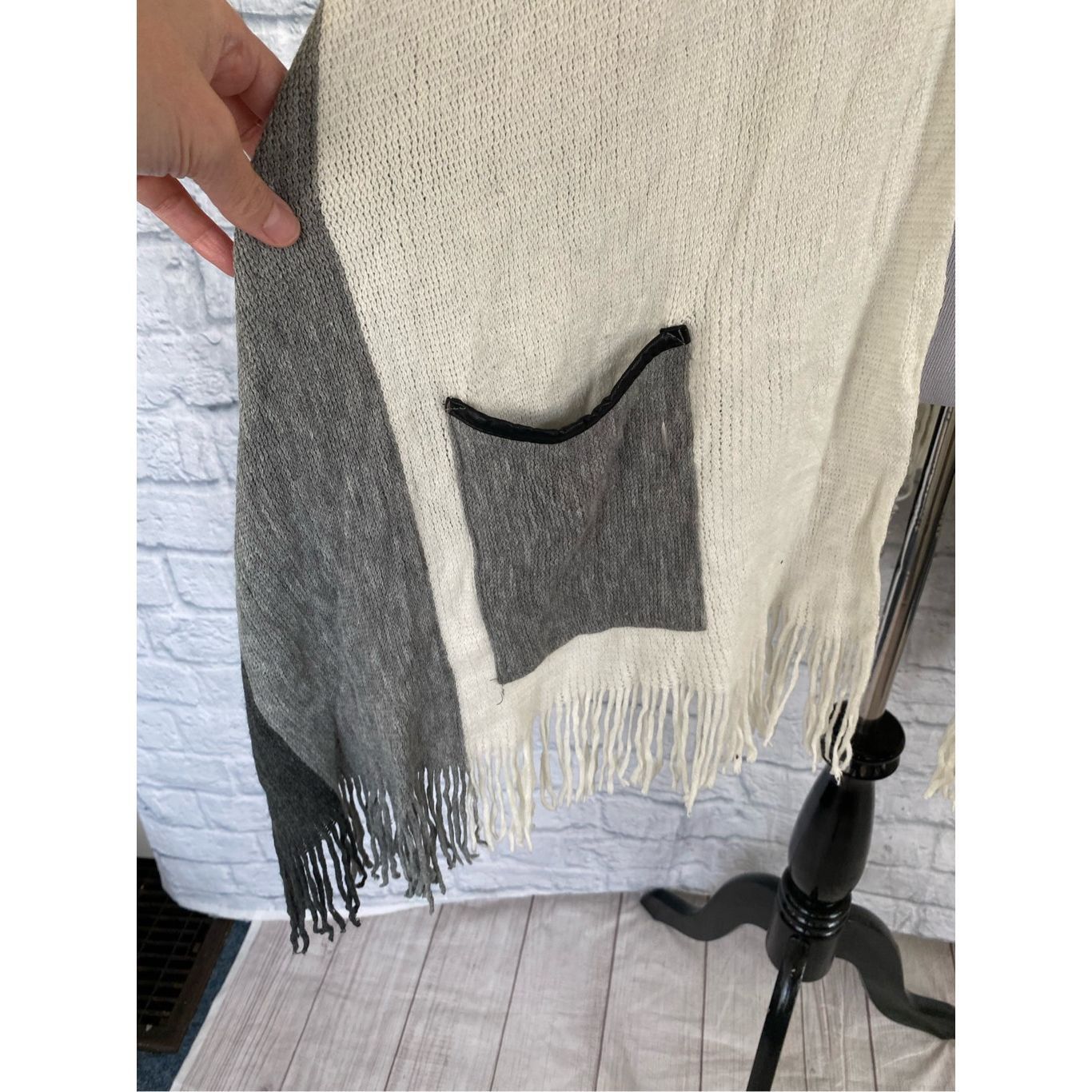 Apt. 9 Apt 9 women OS sweater wrap with front pockets & fringe hem Size S / US 4 / IT 40 - 2 Thumbnail