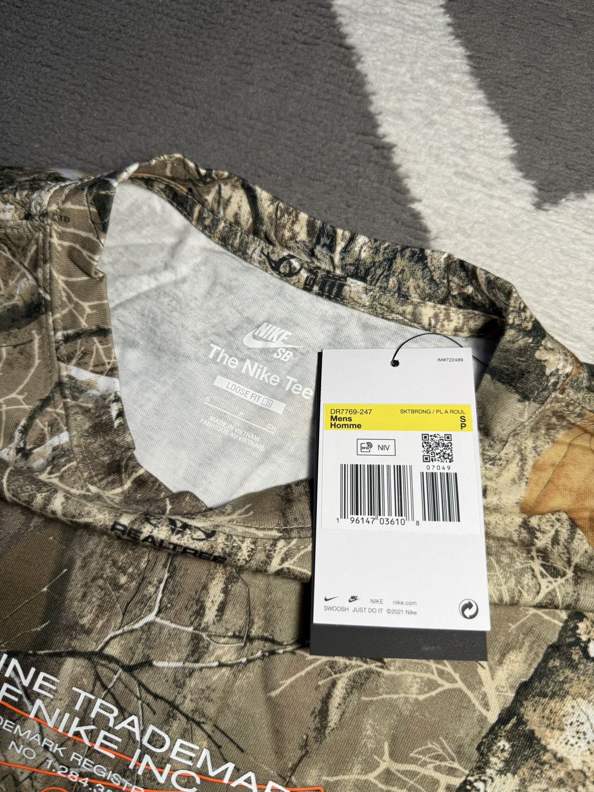 Nike Nike SB Realtree Camo All Over Print Loose Fit T-shirt Size US M / EU 48-50 / 2 - 16 Thumbnail