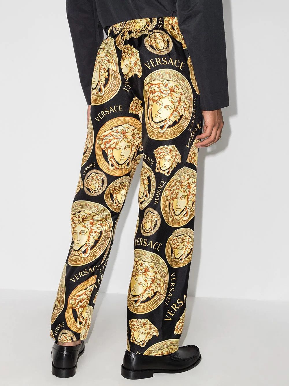 Versace VERSACE Amplified MEDUSA Print SILK PAJAMA PANTS sz 4 IT I M Size US 32 / EU 48 - 2 Thumbnail