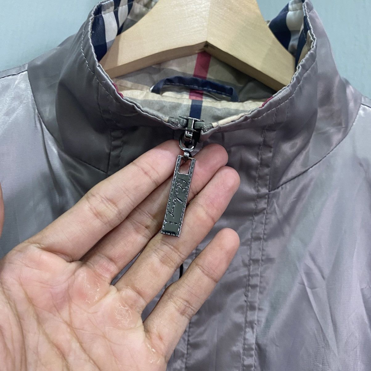 Burberry Archive Burberry MetallicGrey Equestrian Knight BomberJacket Size L / US 10 / IT 46 - 9 Thumbnail