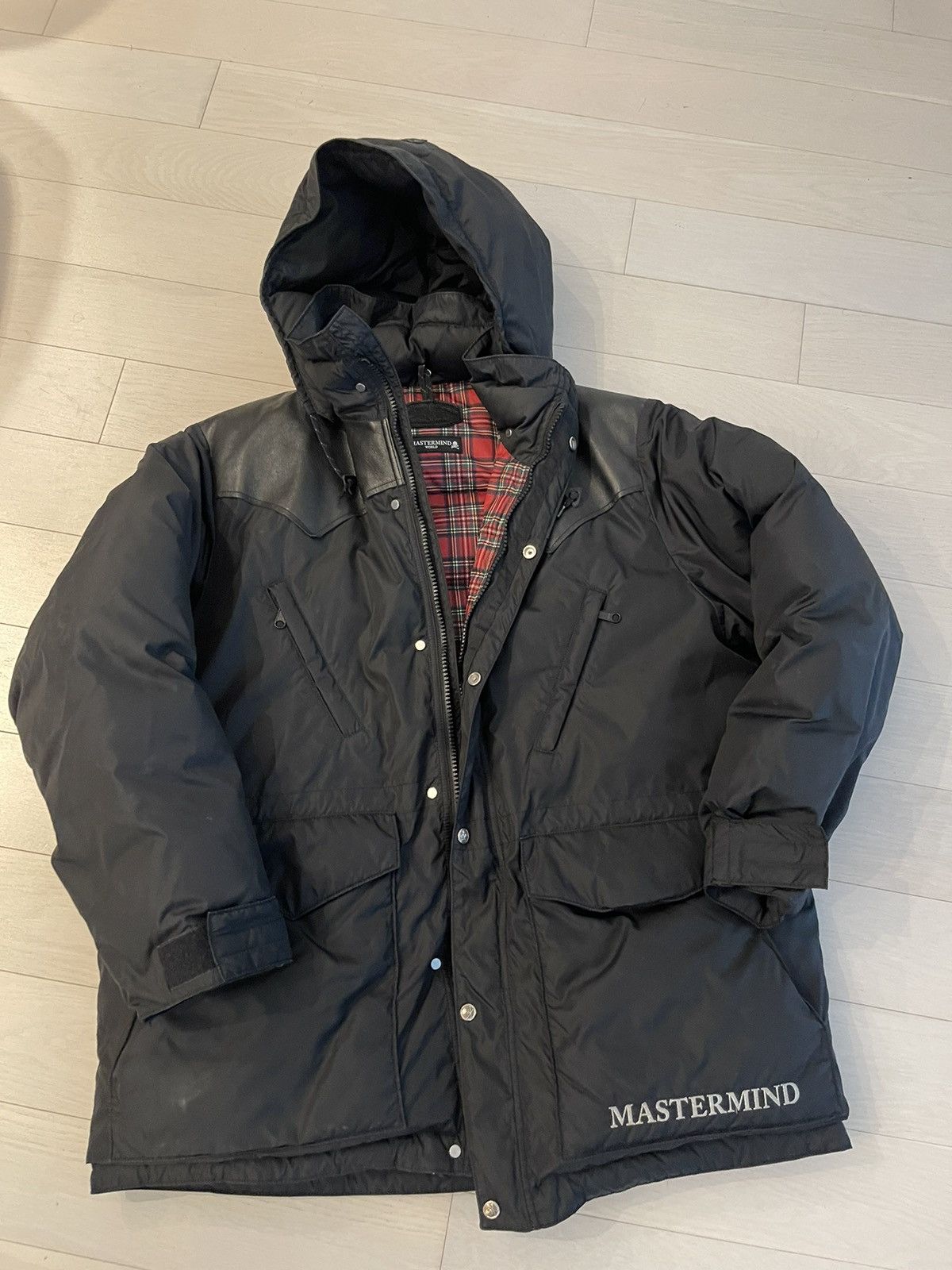 image of Mastermind Japan Mastermind World Mountain Parka in Black, Men's (Size XL)