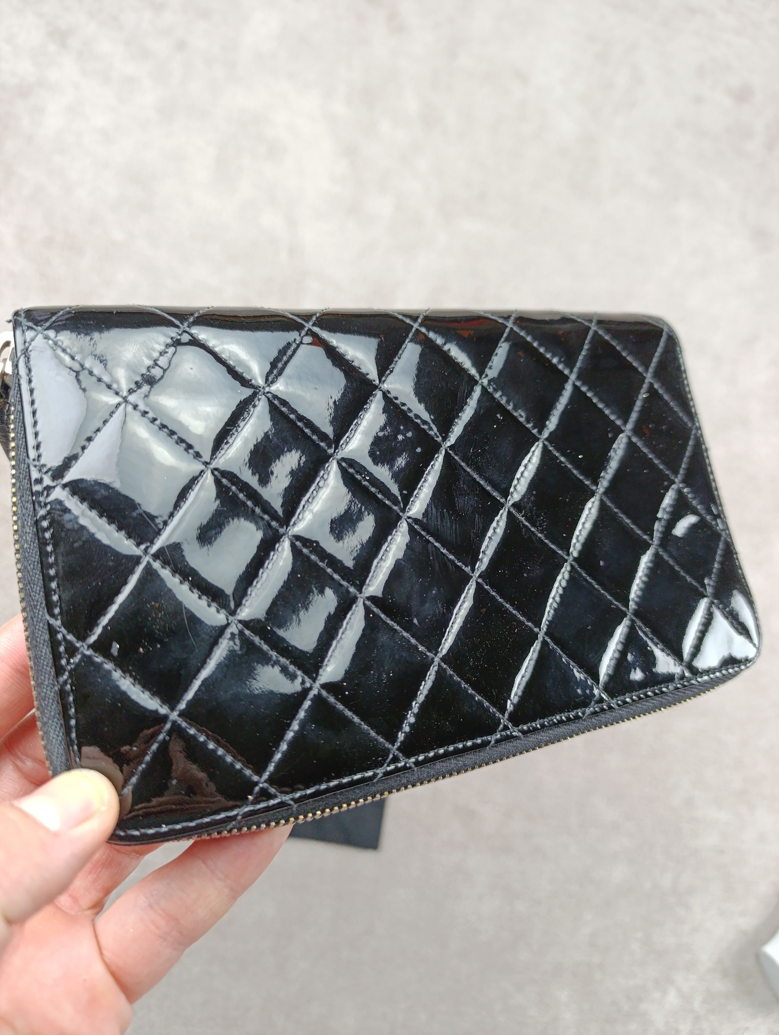 Chanel CHANEL BLACK QUILTED PATENT LEATHER CC ZIP ORGANIZER WALLET Size ONE SIZE - 6 Thumbnail