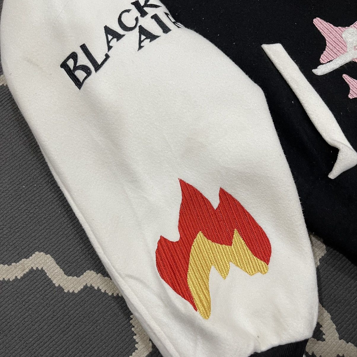 Japanese Brand Black Air Wool Snap Button Varsity Bomber Jacket Size US L / EU 52-54 / 3 - 19 Thumbnail