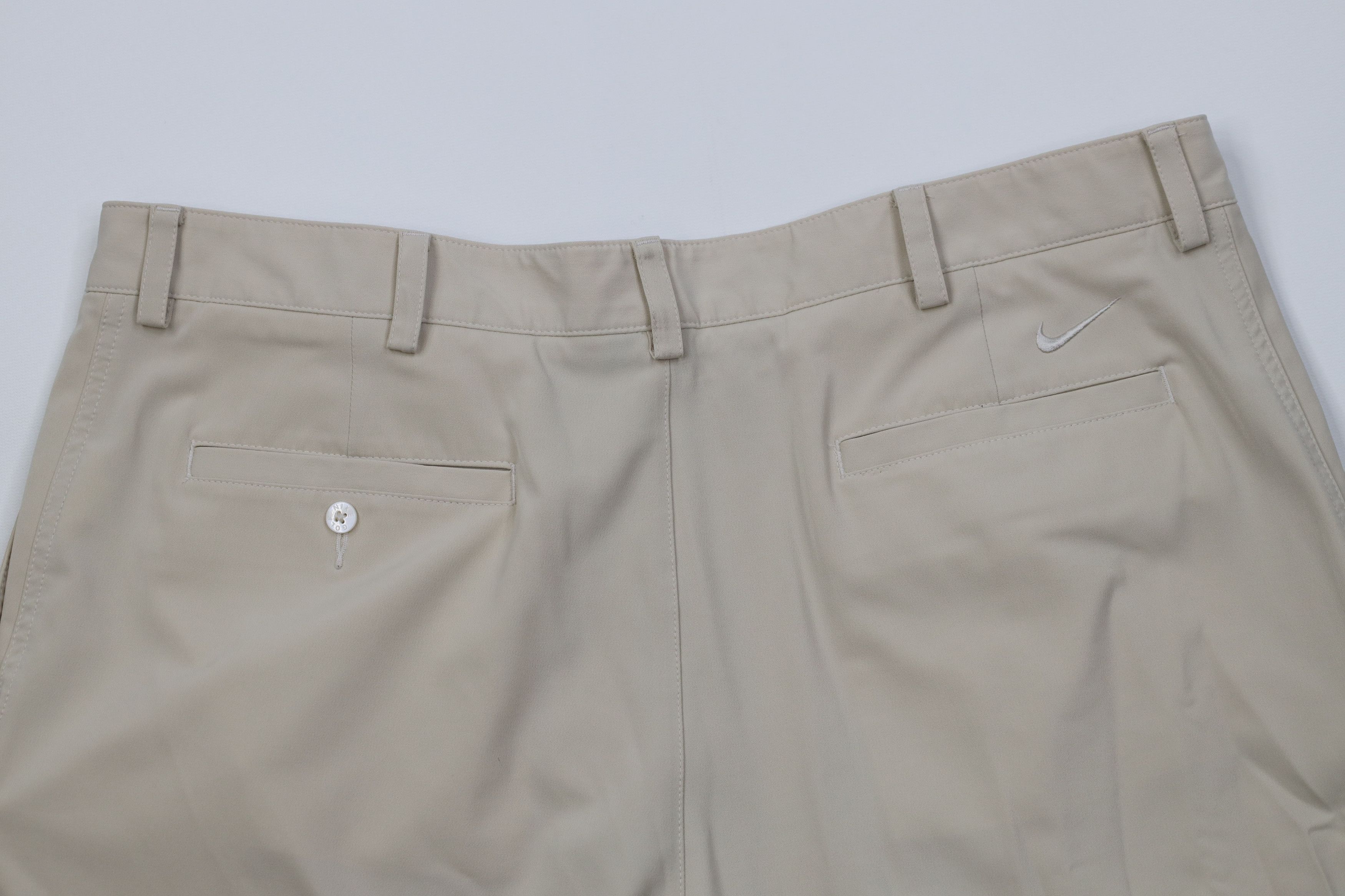 Nike Vintage Y2K Nike Golf Mini Swoosh Tech Chino Shorts Stone Size US 38 / EU 54 - 10 Thumbnail