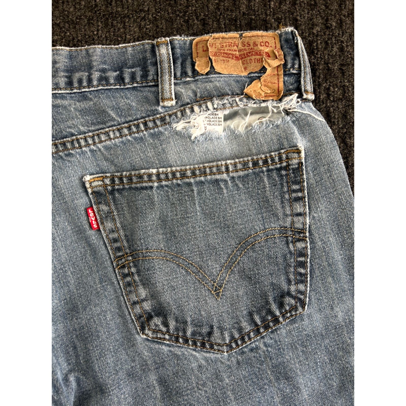 Levi's VINTAGE Levi’s 559 Straight Jeans 38 x 32 Medium Distressed Blue Men 90s Grunge Retro Size US 38 / EU 54 - 4 Thumbnail