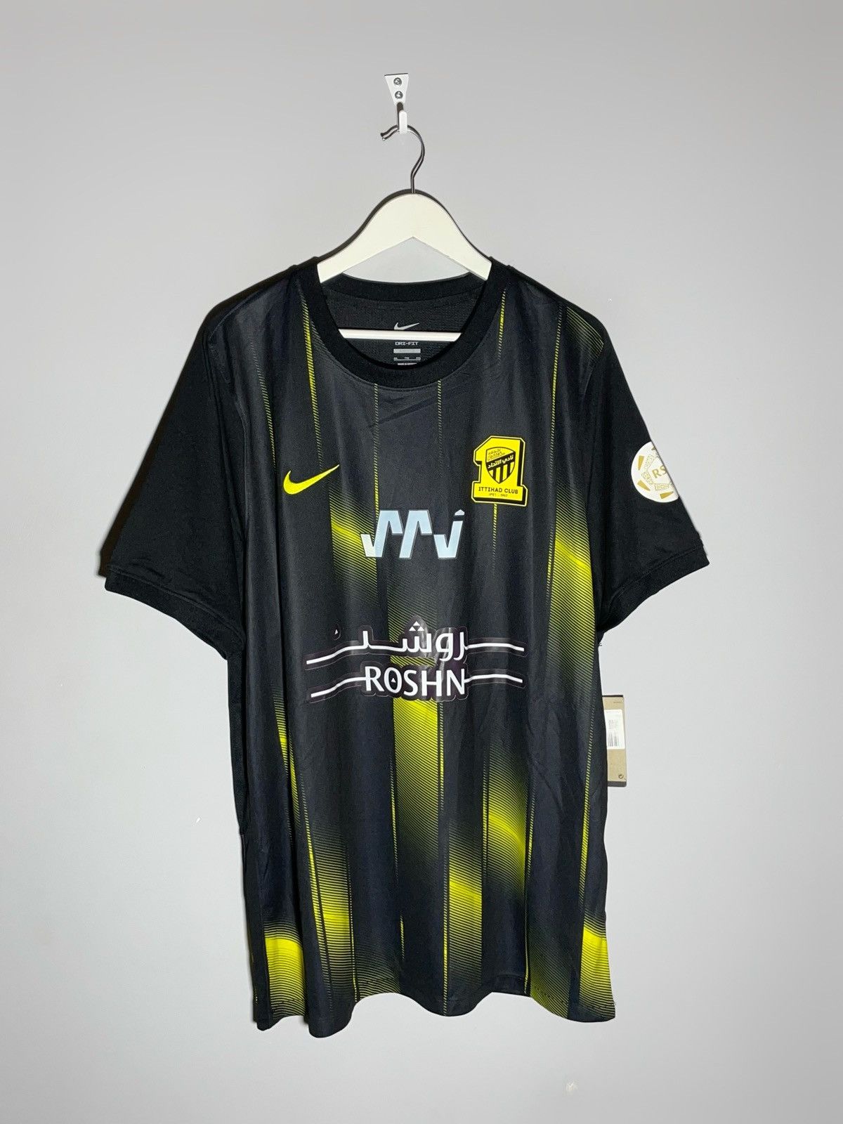 Nike #9 Benzema Al-Ittihad Nike 2023/24 Away NWT Football Shirt Size US XXL / EU 58 / 5 - 2 Thumbnail