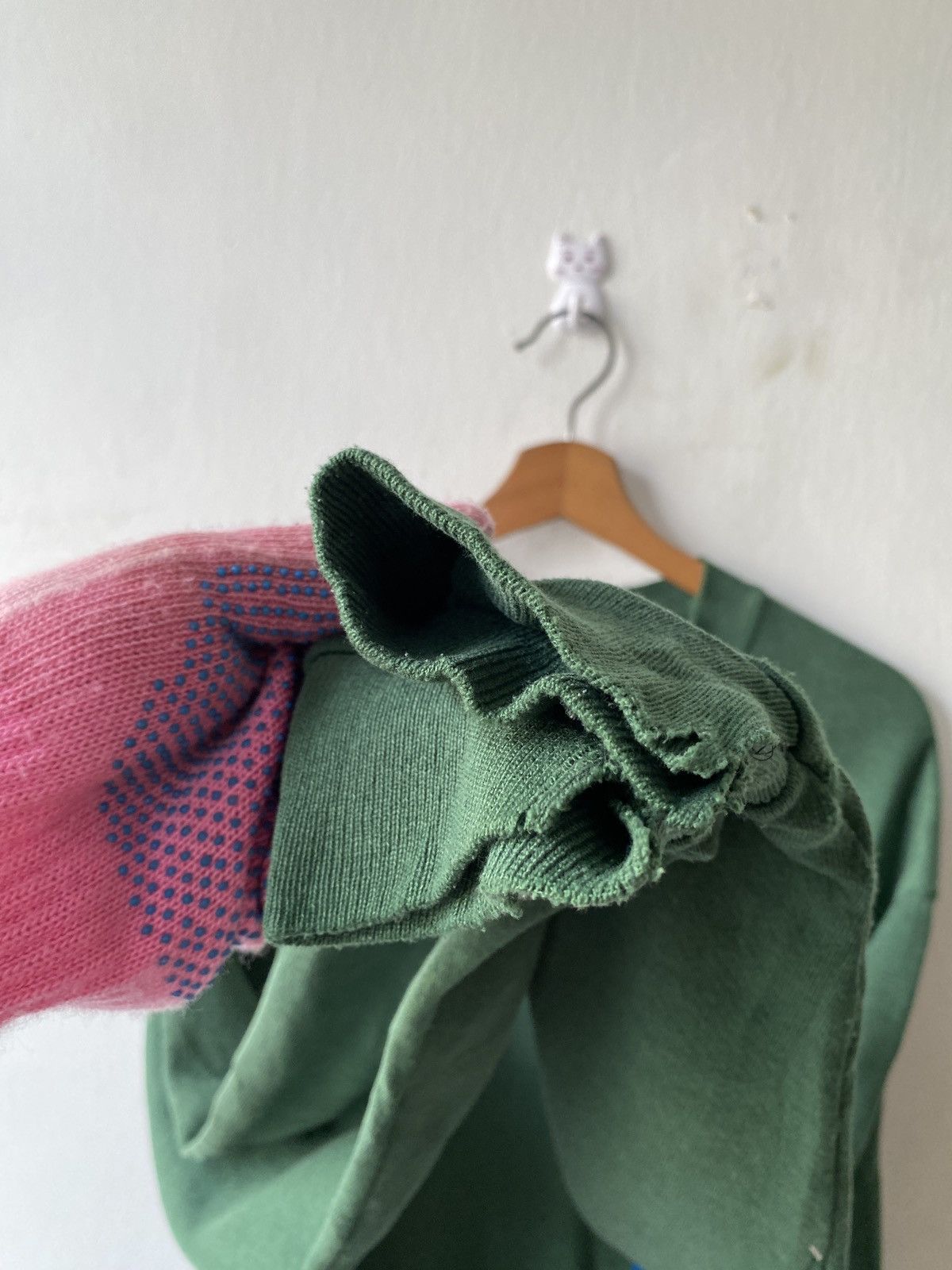 Santa Cruz Skateboards × Vintage 1990s - Vintage Santa Cruz Skateboard Distressed Sweatshirt Size US L / EU 52-54 / 3 - 10 Thumbnail