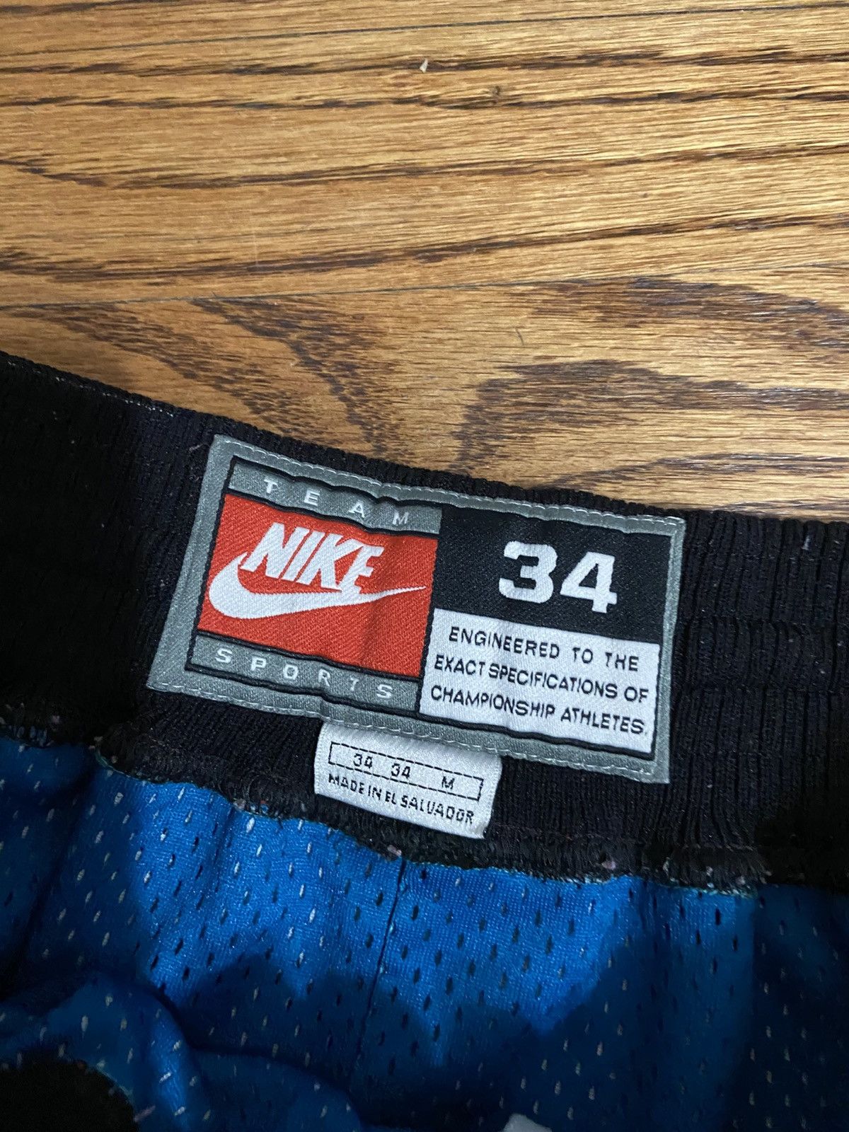 Nike Vintage nike detroit pistons shorts Size US 34 / EU 50 - 4 Thumbnail