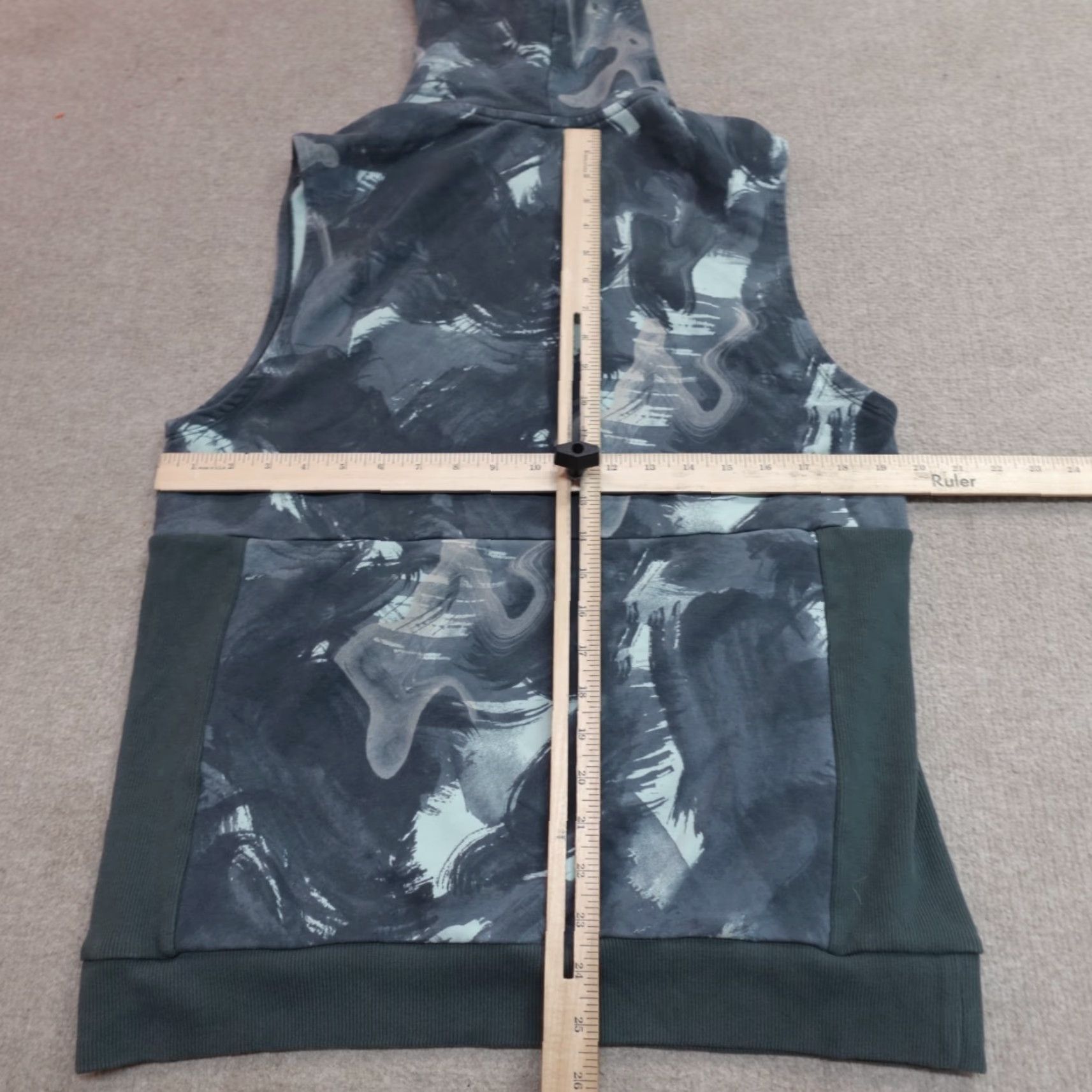 Fabletics Fabletics Hoodie Camouflage Sleeveless Short Sleeve Cotton Fleece Gray M Pullover with Pockets Men Shirt Size US M / EU 48-50 / 2 - 4 Thumbnail