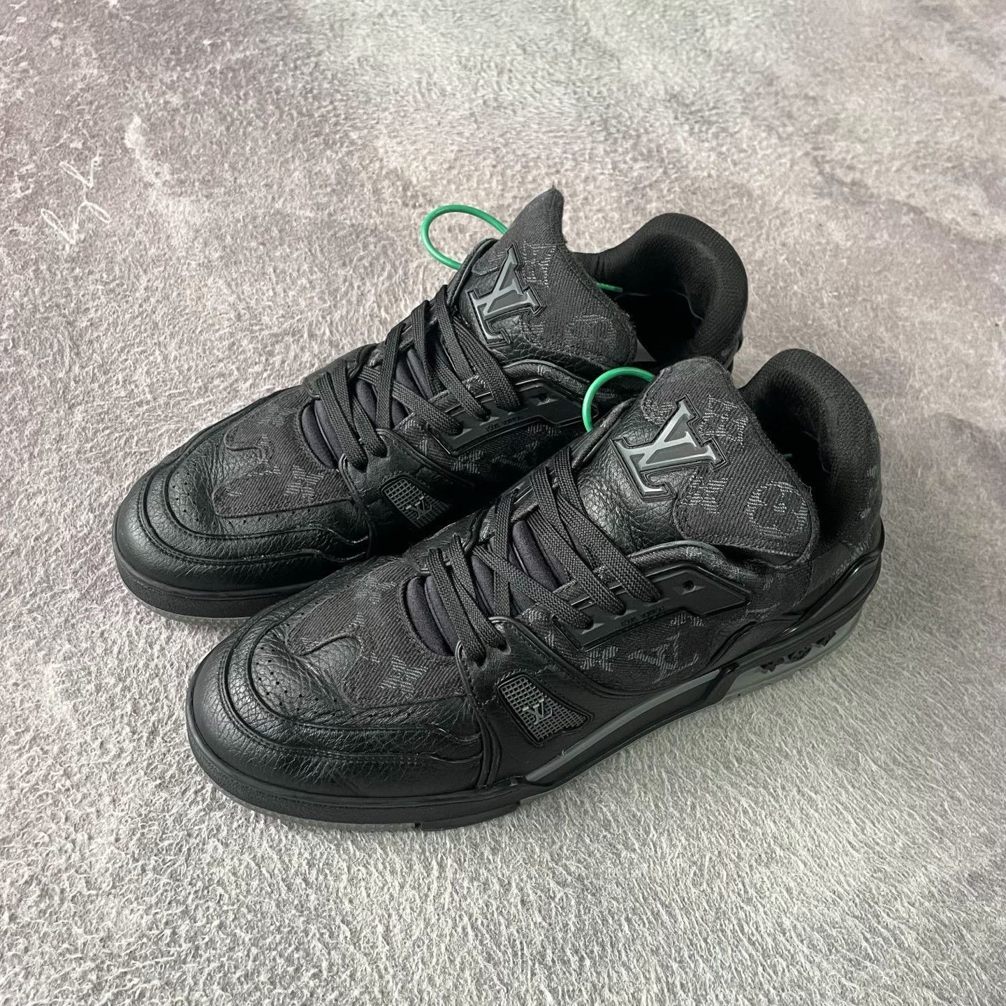 Louis Vuitton Louis Vuitton Collab Black Lowtop Sneakers 41 Men Size US 8.5 / EU 41-42 - 1 Thumbnail