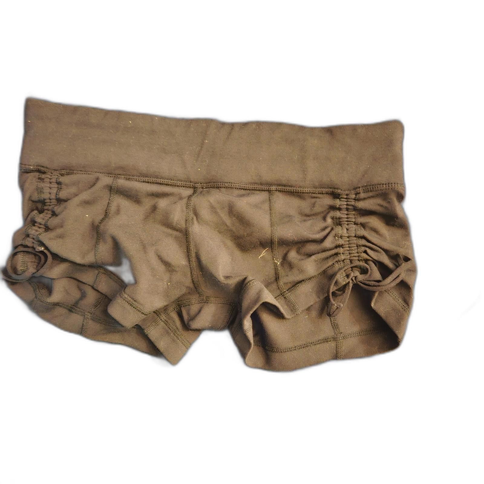 Lululemon Lululemon Brown Yoga Shorts Size 6 Size 28" / US 6 / IT 42 - 1 Thumbnail
