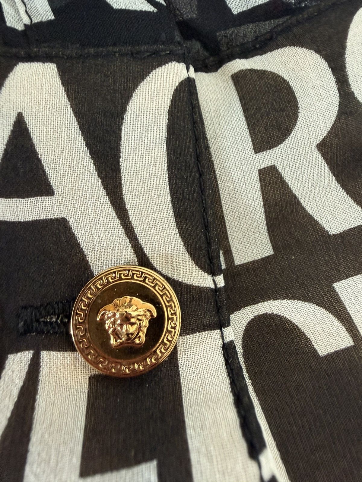 Versace Versace All Over Logo Printed Shirt Men's Size 42 Size US XS / EU 42 / 0 - 4 Thumbnail