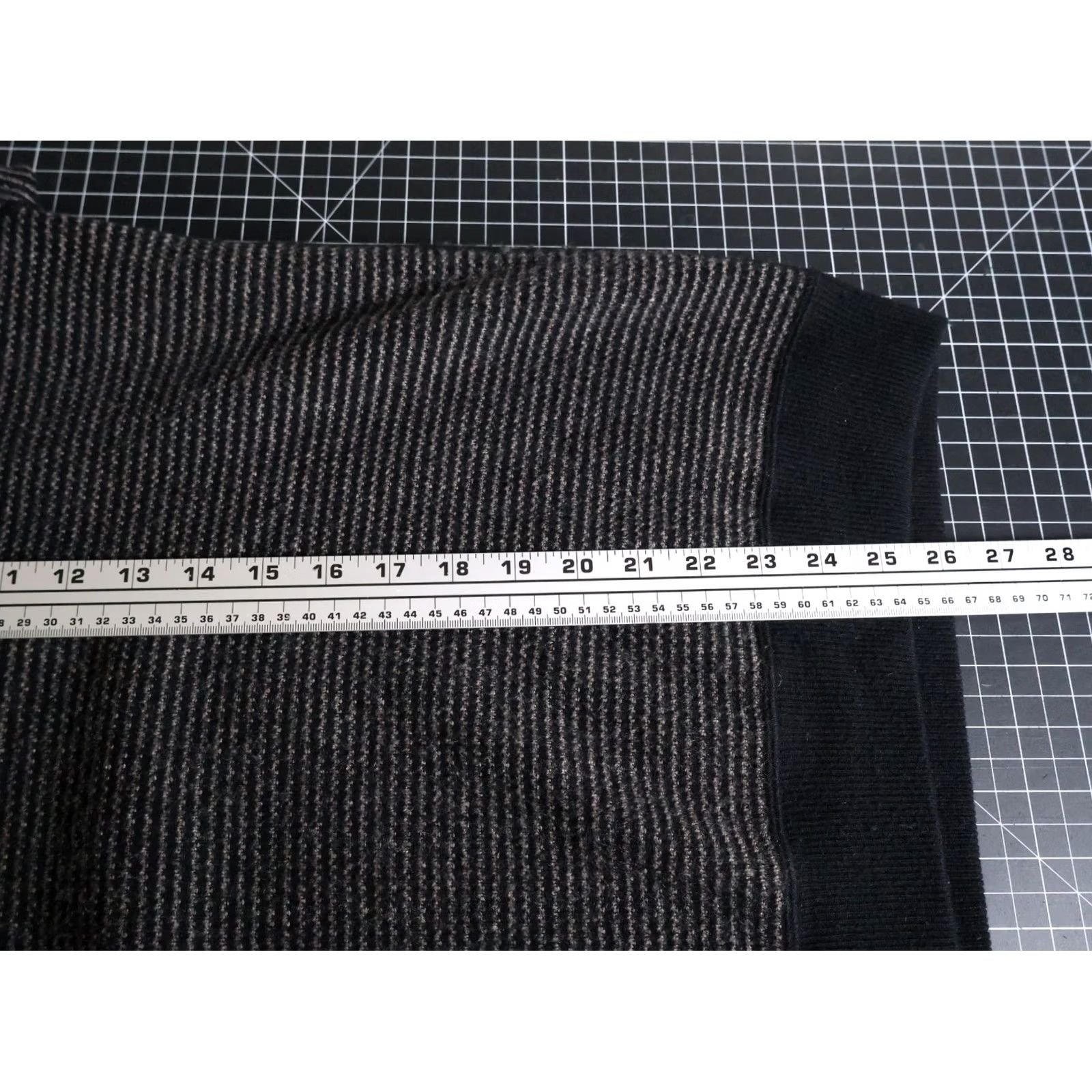 Neiman Marcus VINTAGE: No — Neiman Marcus Cashmere Sweater Men’s Large Black Stripe Lightweight Crewneck Size US L / EU 52-54 / 3 - 6 Thumbnail