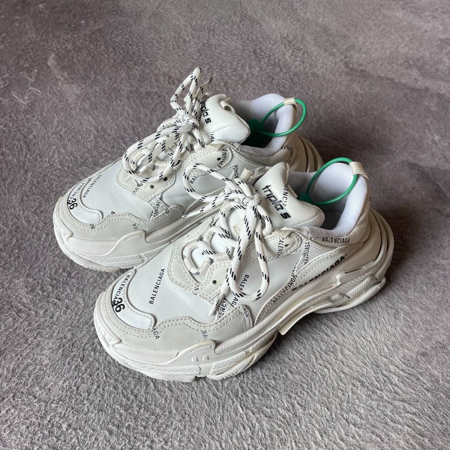 Balenciaga Balenciaga White Lowtop Sneakers S Women Size US 6 / IT 36 - 1 Thumbnail