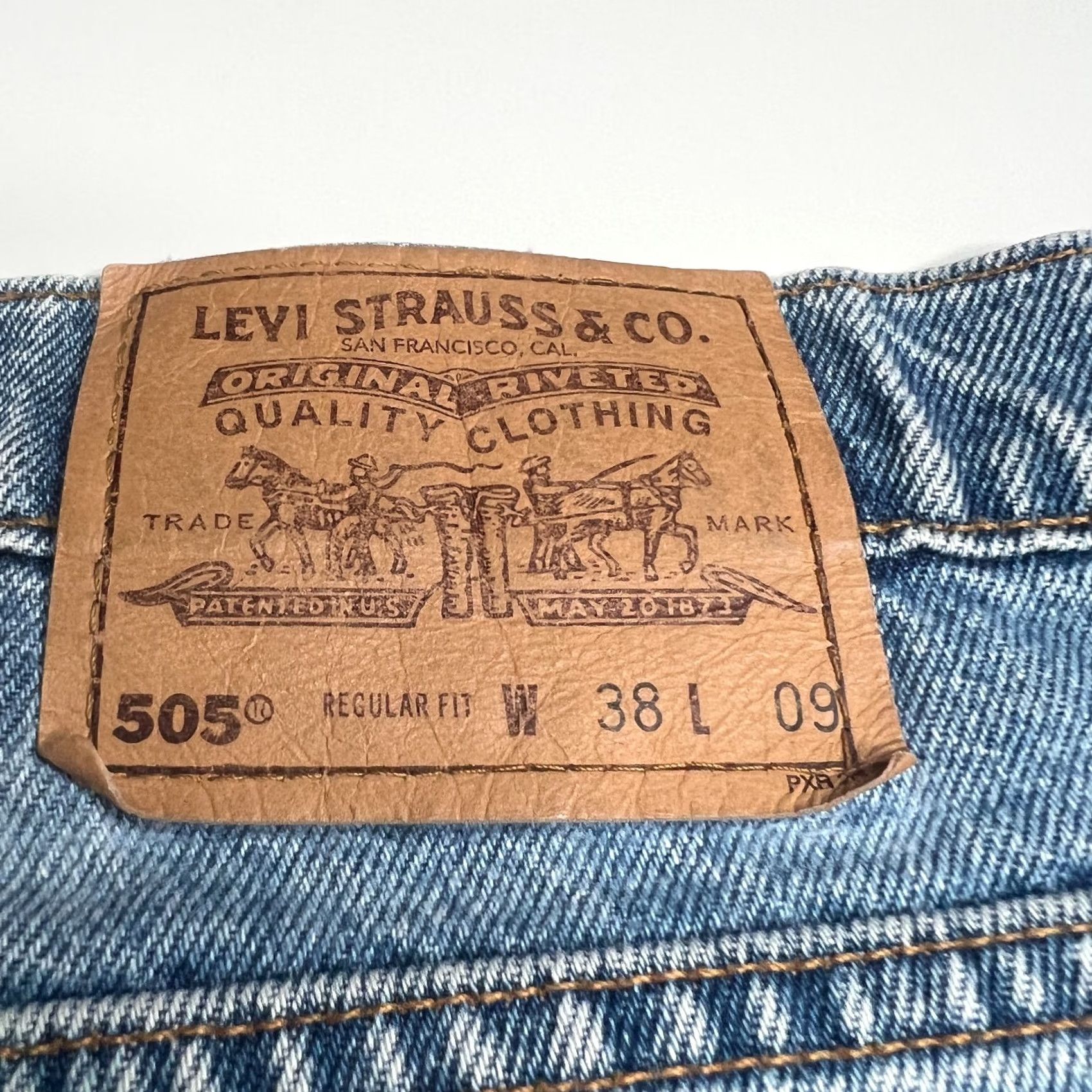 Levi's VINTAGE Levi’s 505 Regular Fit Denim Shorts W38 L9 Light Blue USA Made 90s Mens Shorts Jeans 90s 505 Regular Fit Blue Cotton Leather? Size US 38 / EU 54 - 7 Thumbnail