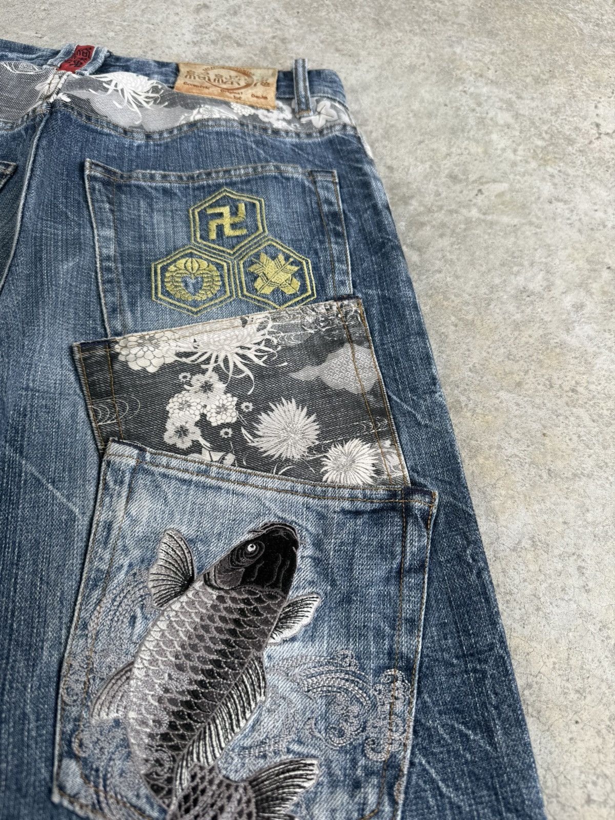 Karakuri Tamashii Karakuri Tamashii Embroidered Multipocket Distressed Size US 31 - 16 Thumbnail