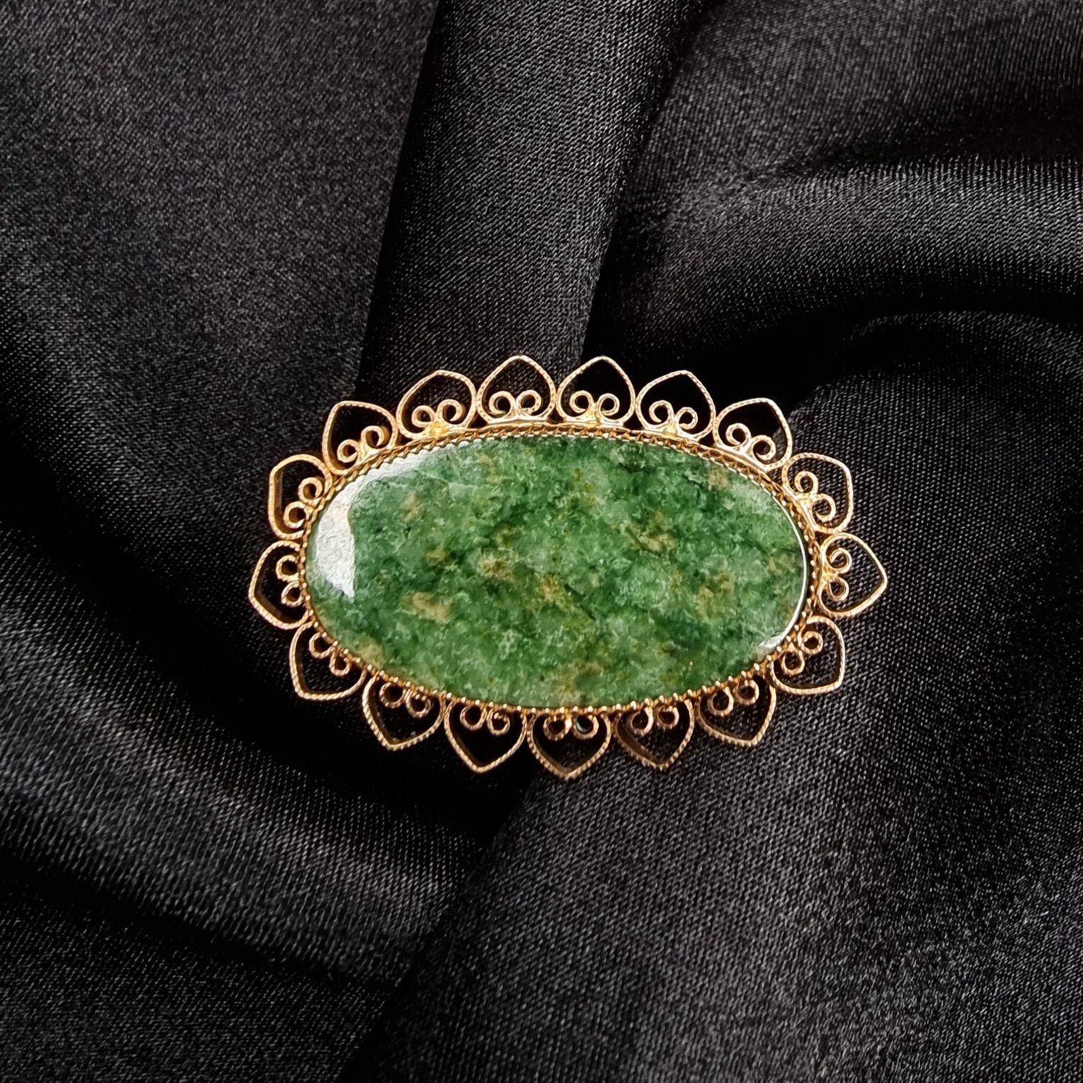 Vintage Vintage Nephrite Jade Filigree Brooch Oval Gold-Tone Elegant Size ONE SIZE - 3 Thumbnail