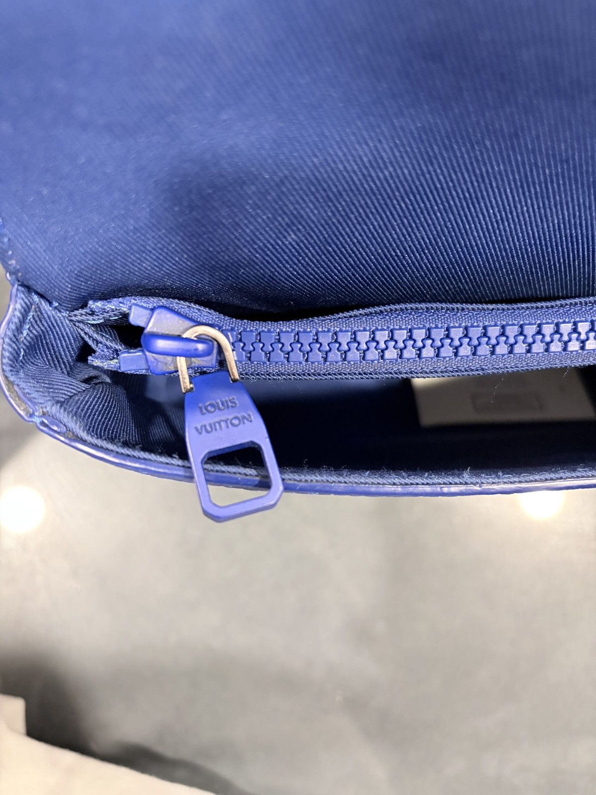Louis Vuitton Louis Vuitton S Lock Sling Bag Monogram Taurillon Leather Size ONE SIZE - 4 Thumbnail