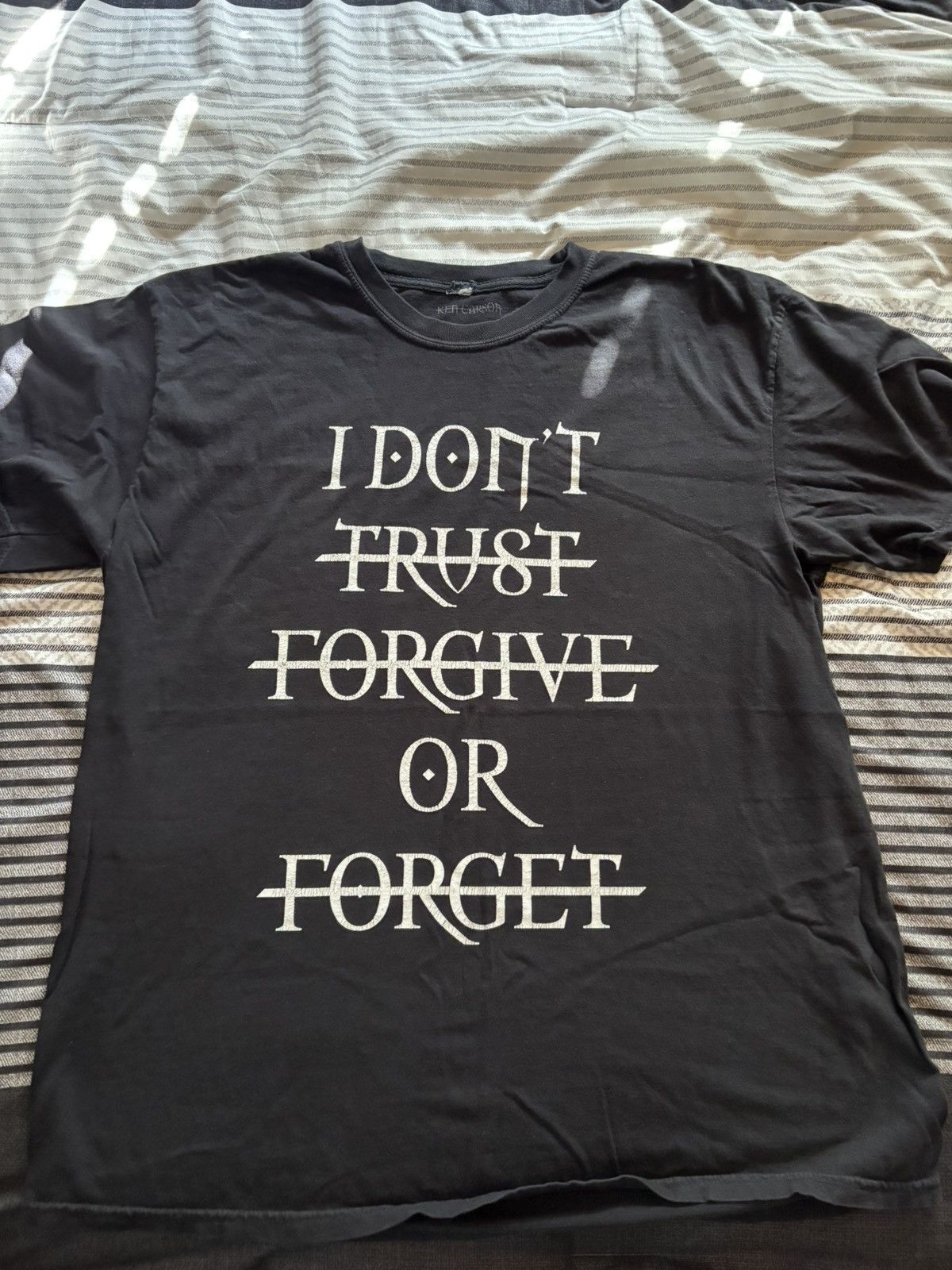 Ken Carson Ken carson i don’t trust forgive or forget Size US XL / EU 56 / 4 - 1 Thumbnail