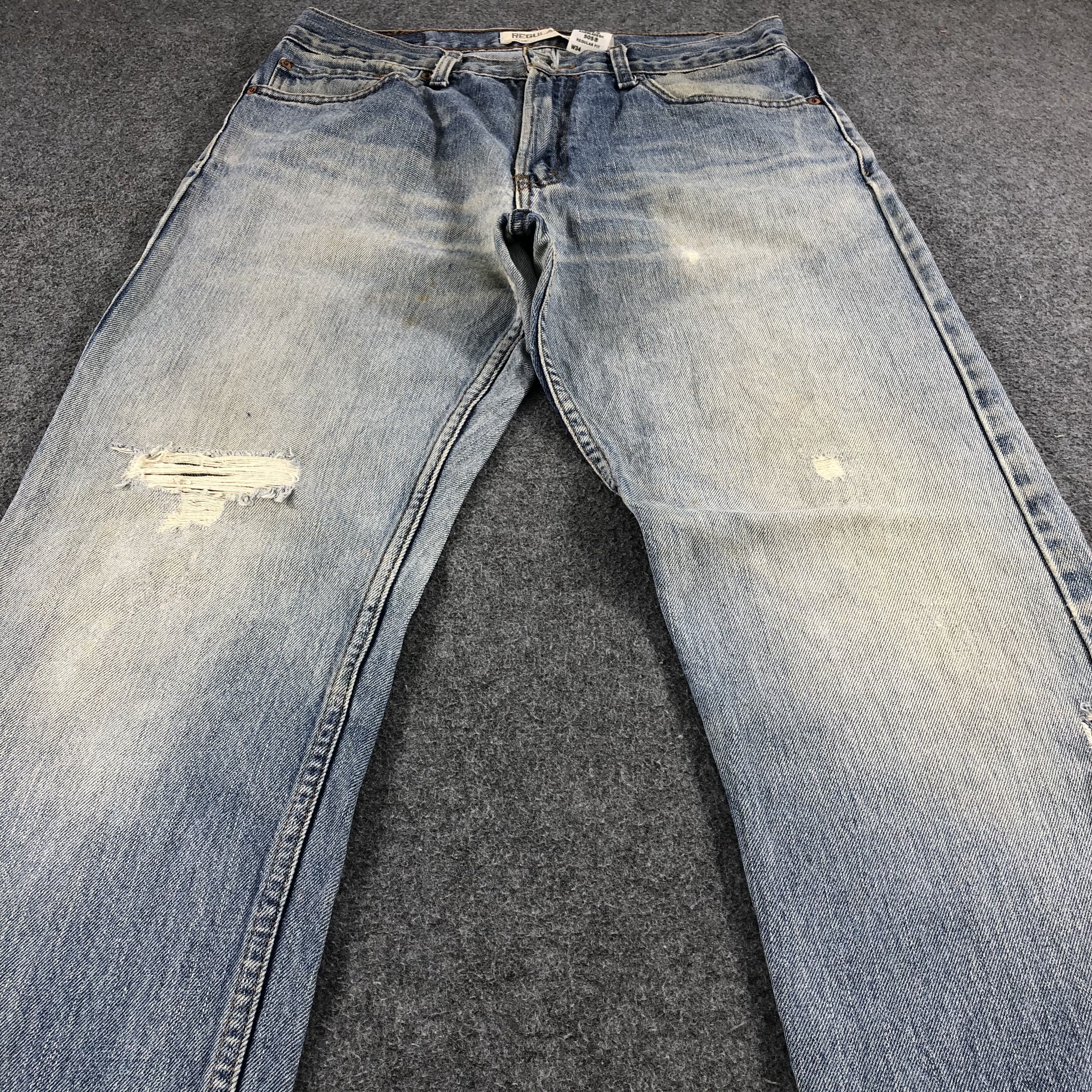 Distress Light Wash Vintage Levis 505 Jeans-J1142