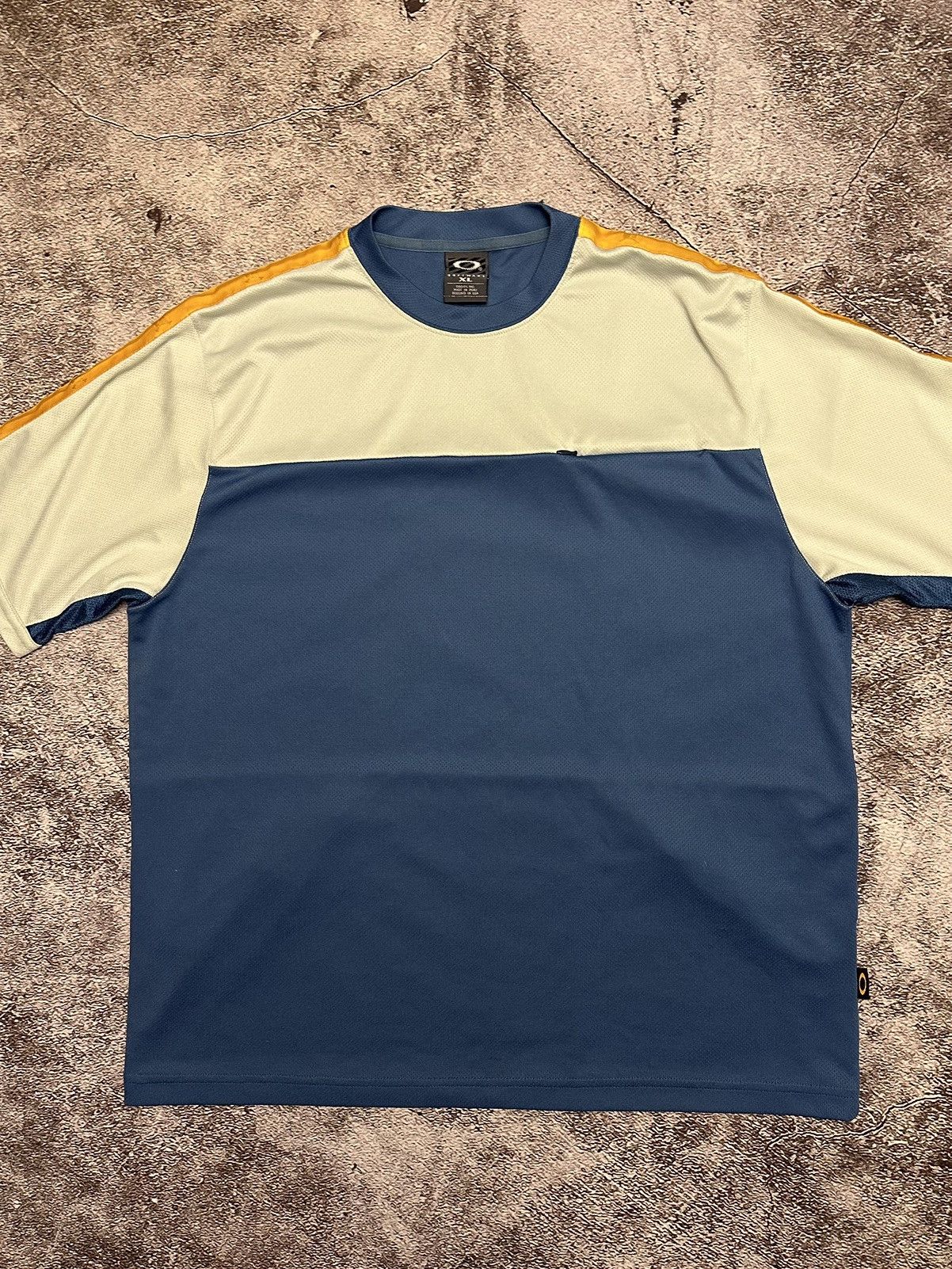 Oakley Oakley vintage tee Zips pockets on front and back t shirt Size US XL / EU 56 / 4 - 1 Thumbnail