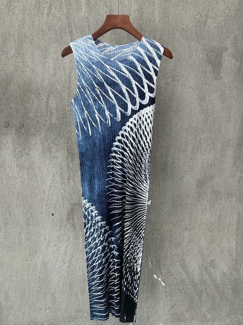 Issey Miyake Issey Miyake Blue firework smoke pleated dress Size M / US 6-8 / IT 42-44 - 1 Thumbnail