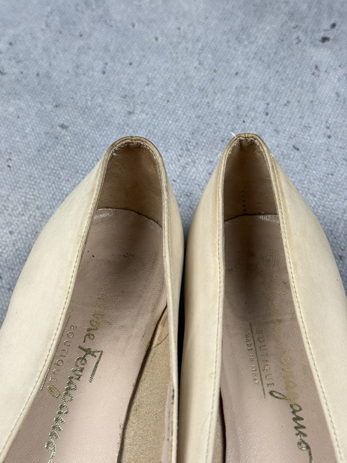 Salvatore Ferragamo Salvatore Ferragamo Vintag Cream Leather Pumps Gold Hardware Size US 8.5 / IT 38.5 - 17 Thumbnail
