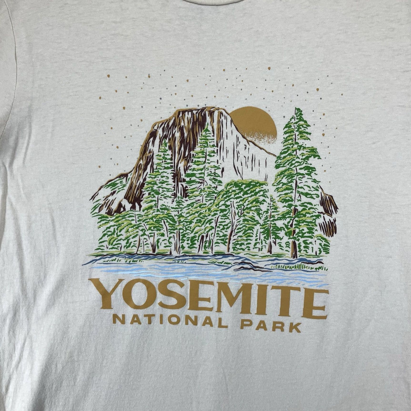 Vintage COLUMBIA Men's Medium Beige Graphic Print T-Shirt Yosemite National Park Outdoor Casual Short Sleeve Size US M / EU 48-50 / 2 - 3 Thumbnail