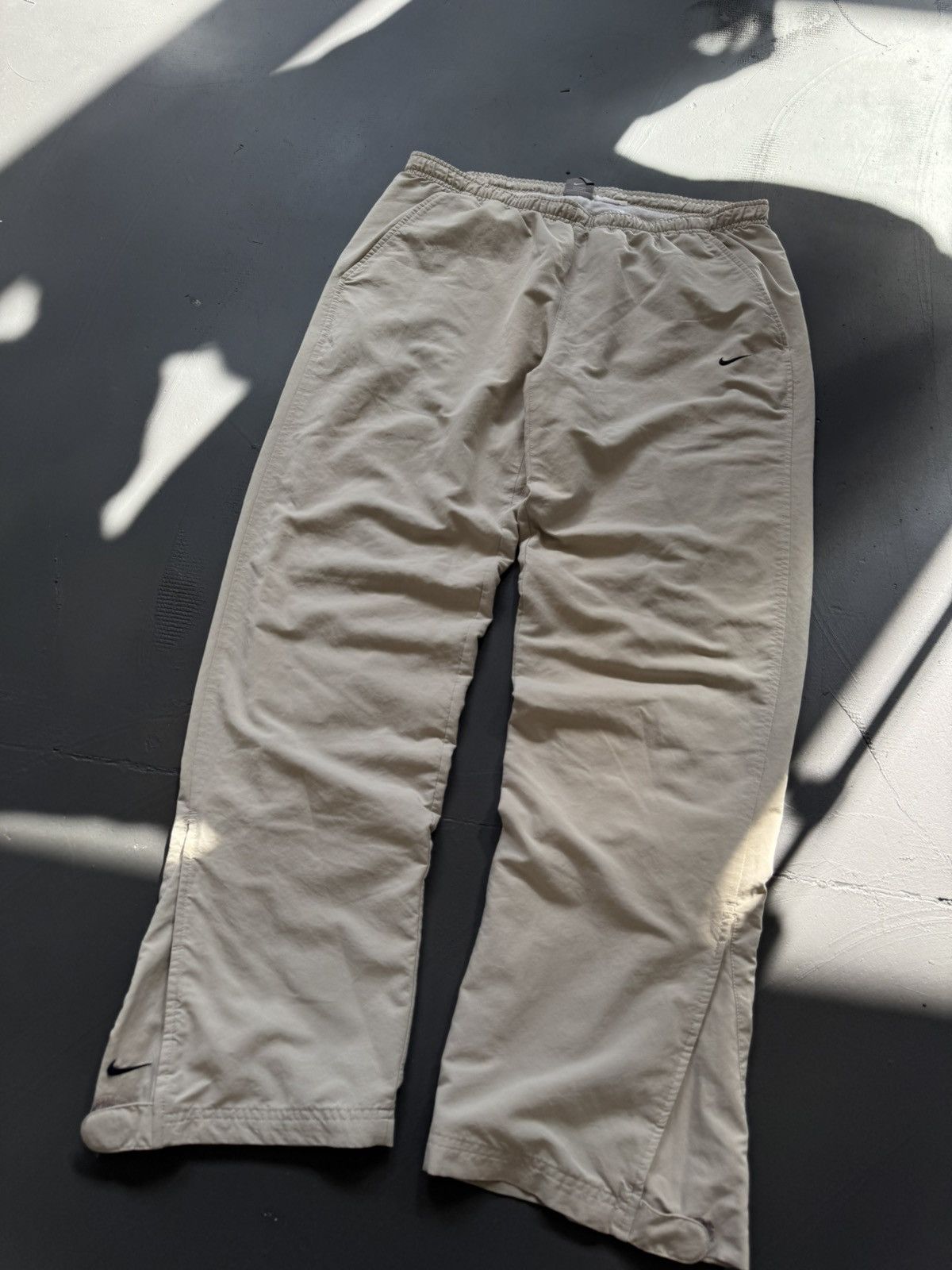 Vintage NIKE VINTAGE BASIC LOGO OVERSIZE BAGGY PANTS Size US 34 / EU 50 - 2 Thumbnail