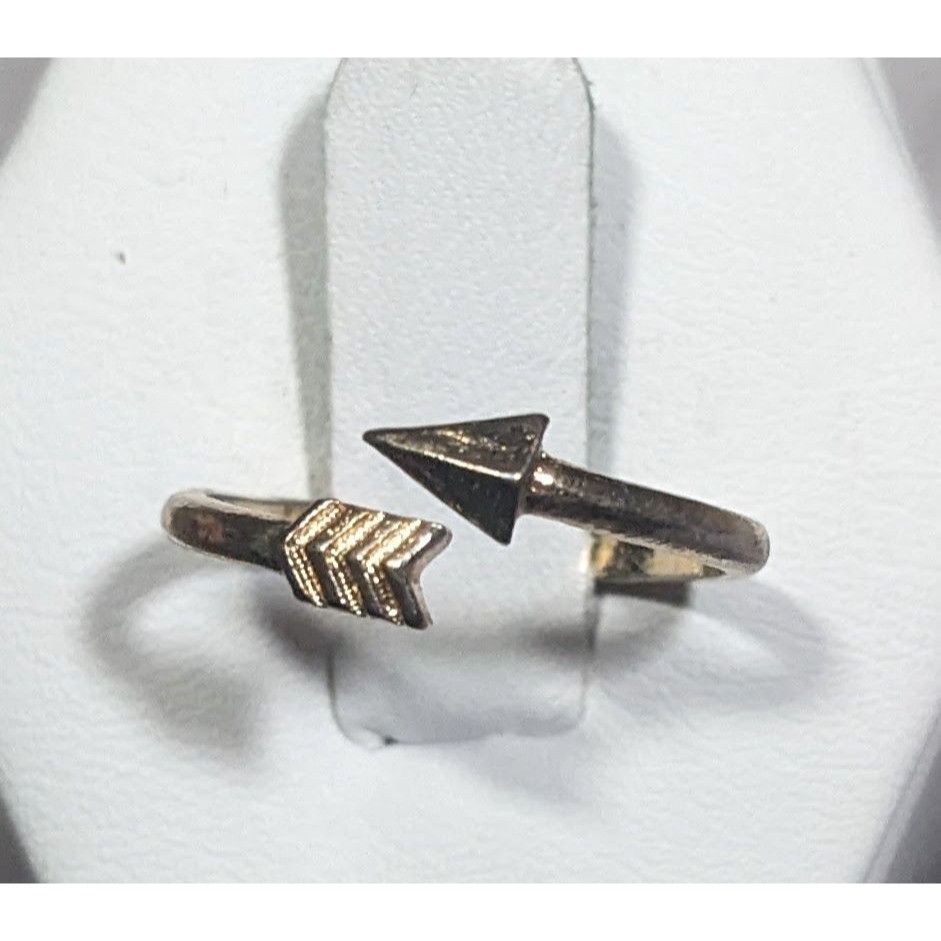 Other Minimalist Gold Tone Arrow Wrap Ring Size 5 1/2 Size ONE SIZE - 1 Thumbnail