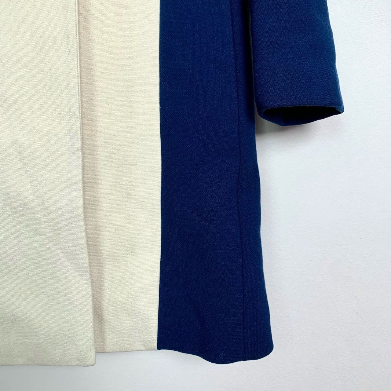 Gucci Gucci Red Collar Wool Coat With Tiger Head Buttons Blue & Cr Size S / US 4 / IT 40 - 4 Thumbnail